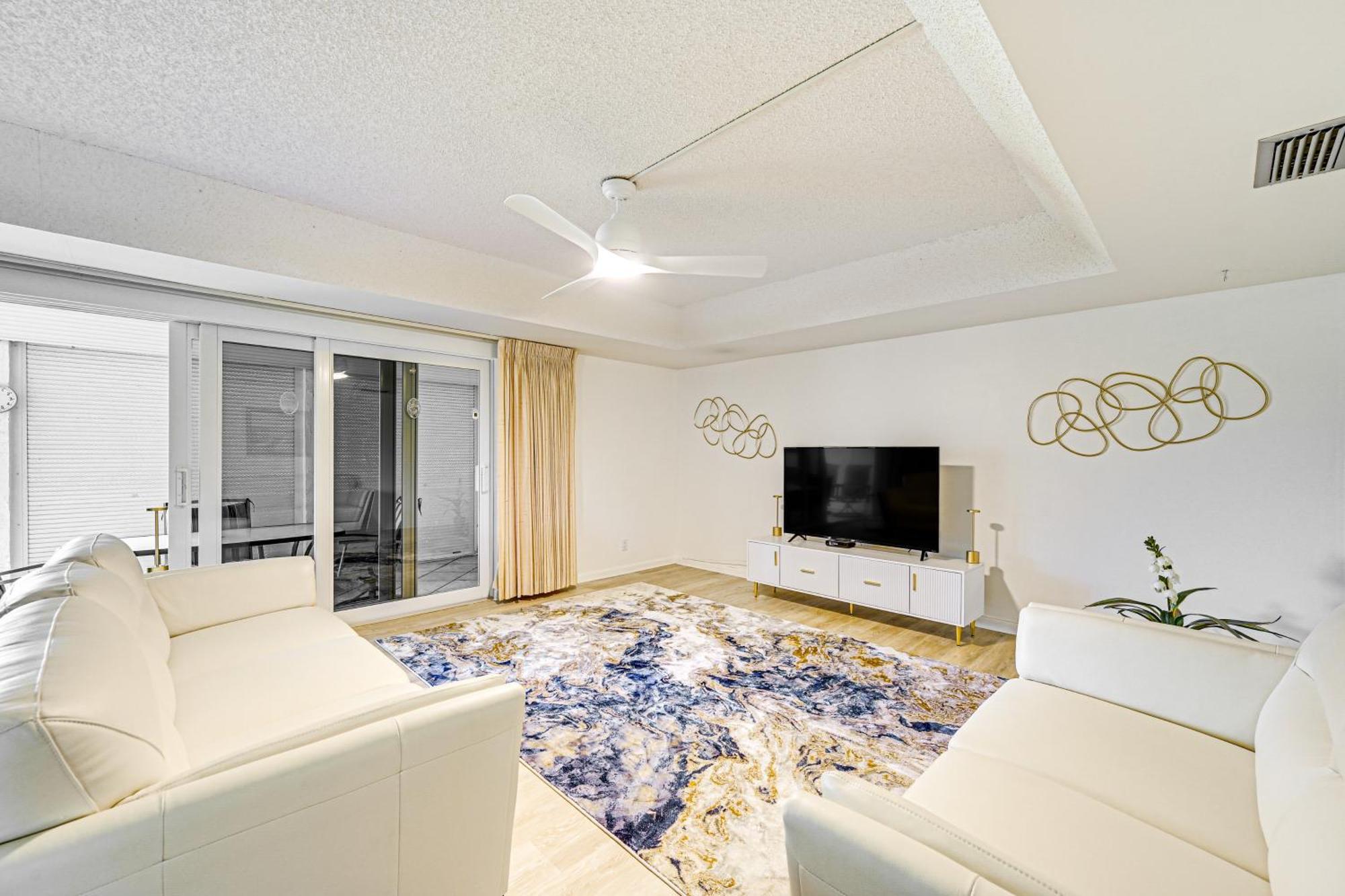 3 Mi To Downtown Country Club Condo!