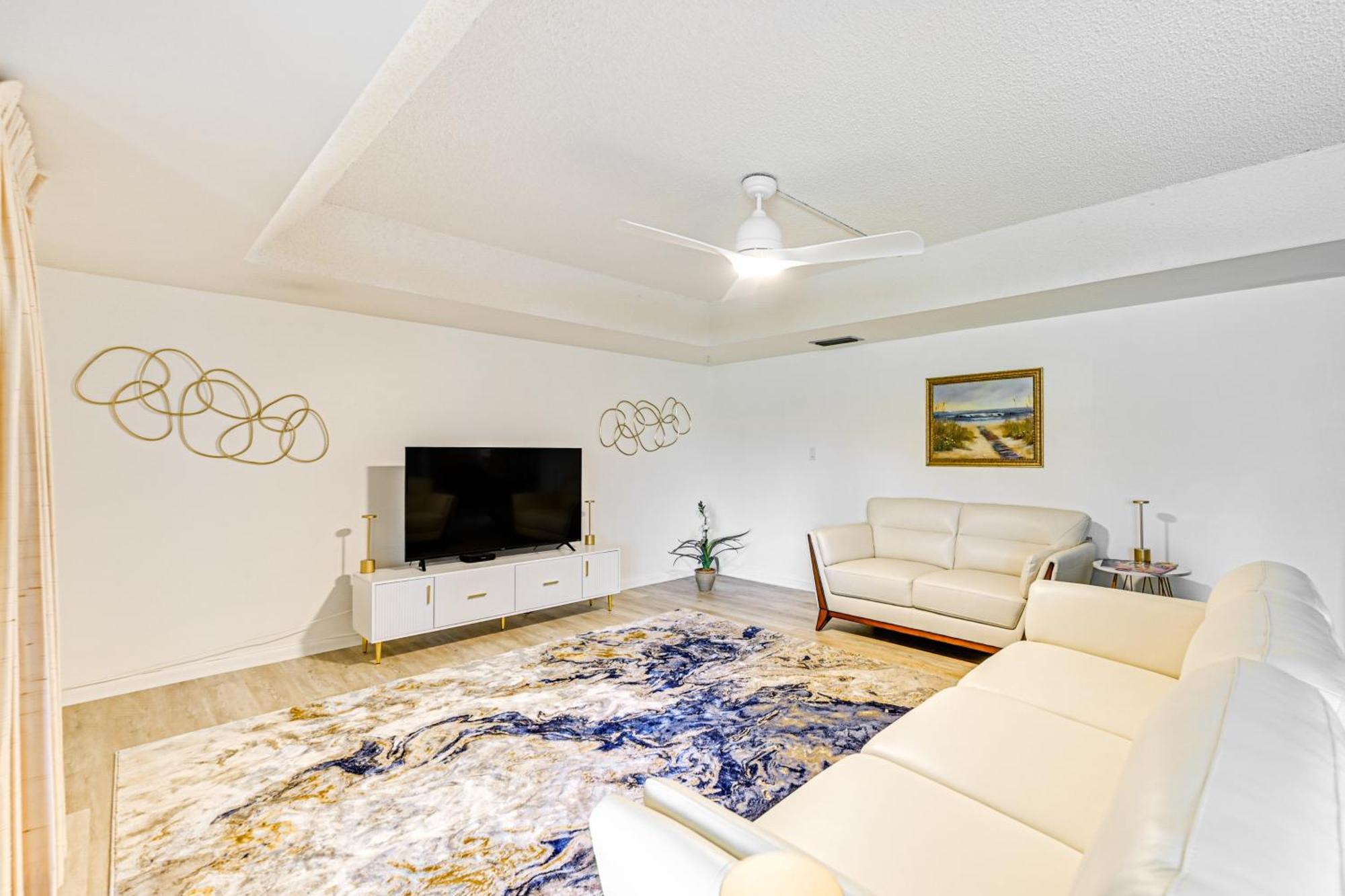 3 Mi To Downtown Country Club Condo! Apartment