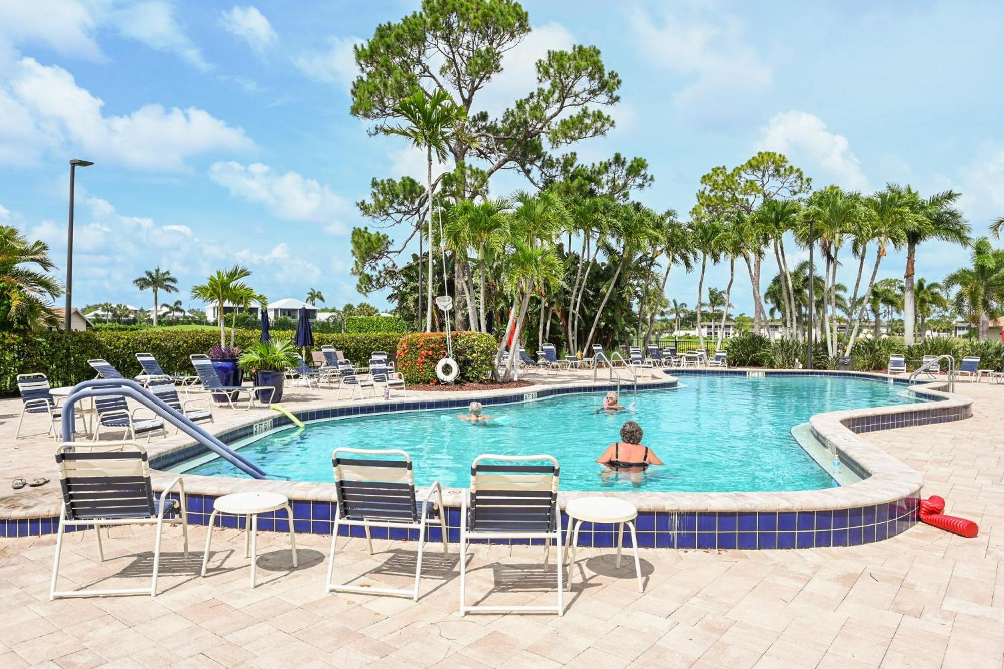 Apartment 3 Mi To Downtown Country Club Condo! Naples
