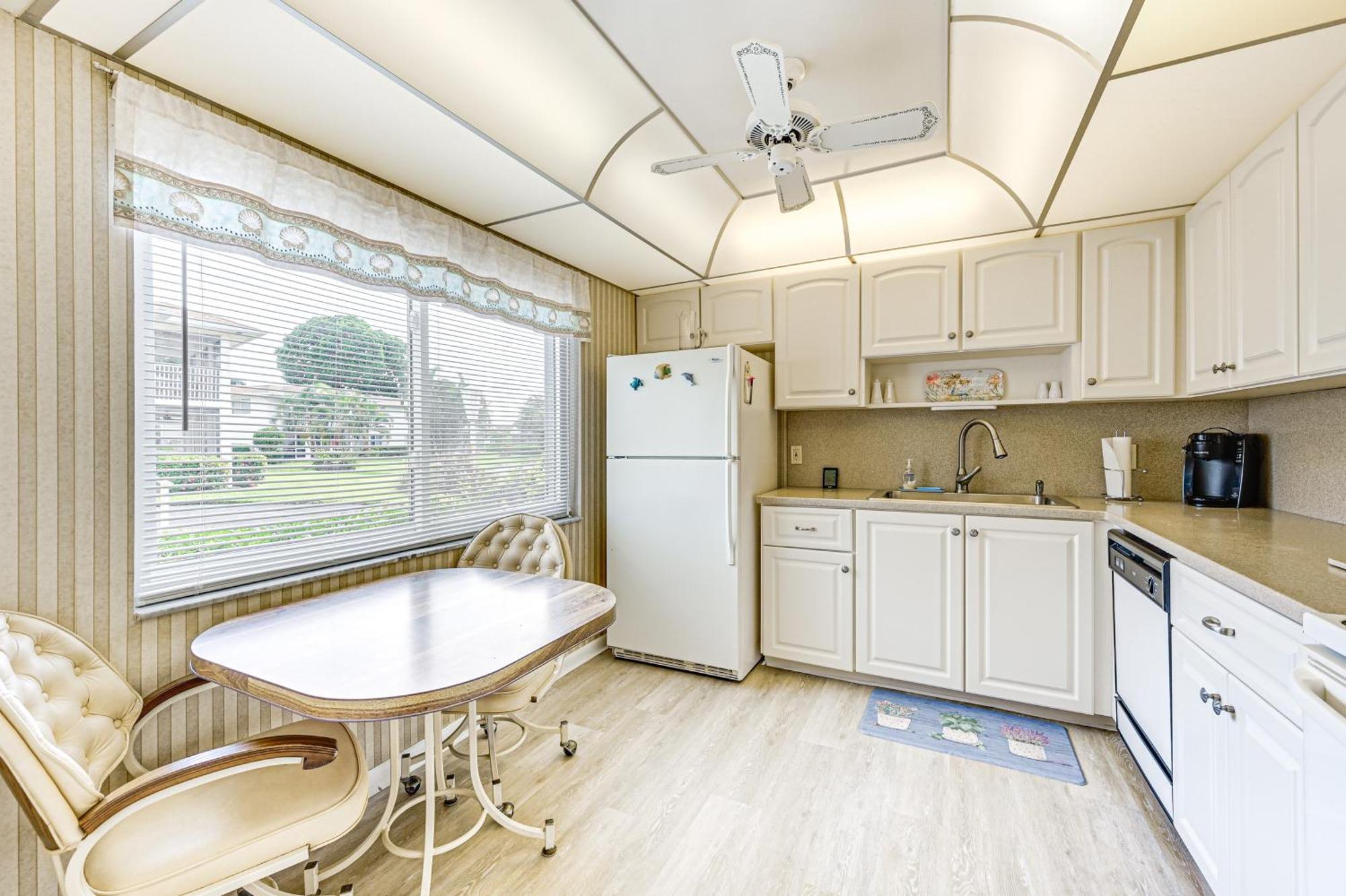 3 Mi To Downtown Country Club Condo! *