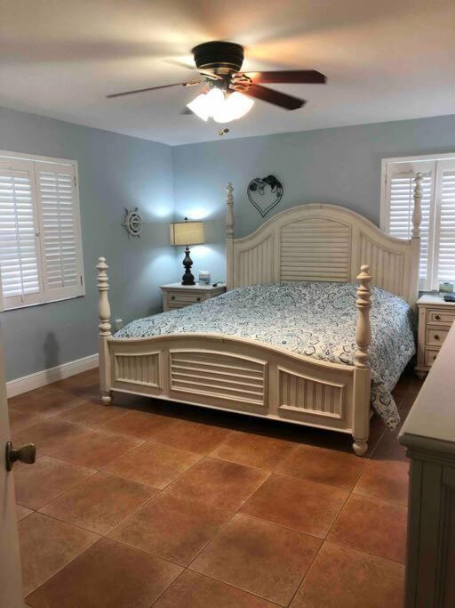 Single House With A Heated Pool In North * Naples