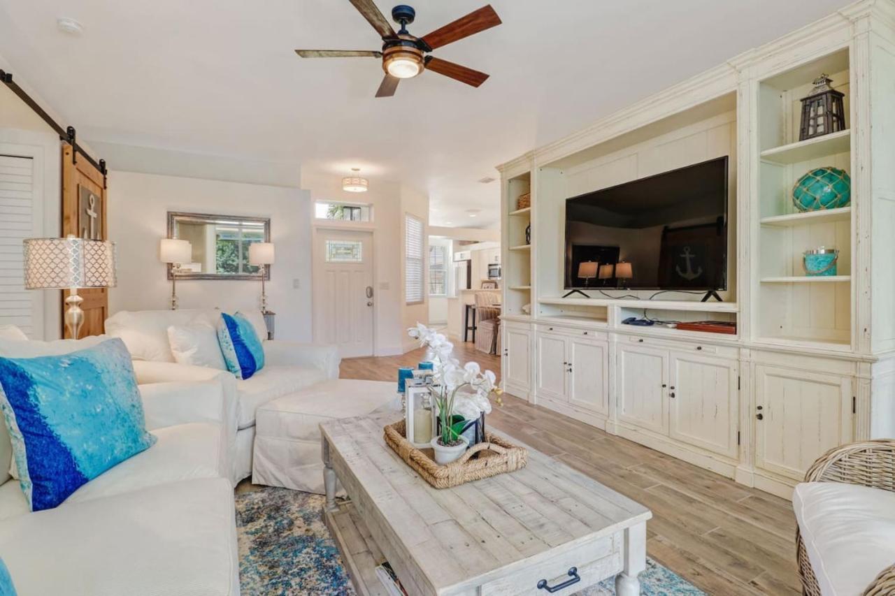 Holiday home Sunshine Days Stunning Pool Home. Gated Community *