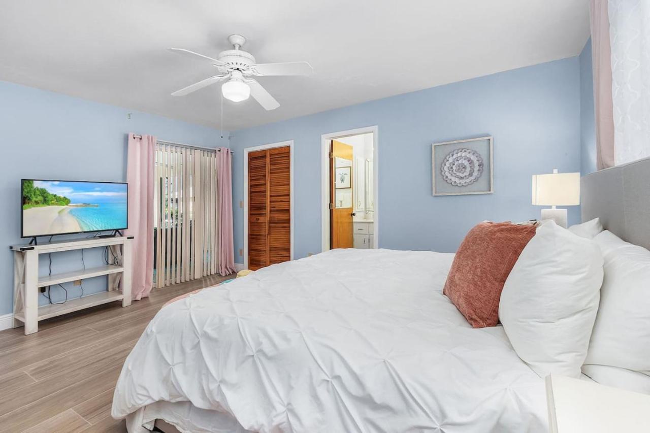 Tropical Vacation Close To Vanderbilt Holiday home *