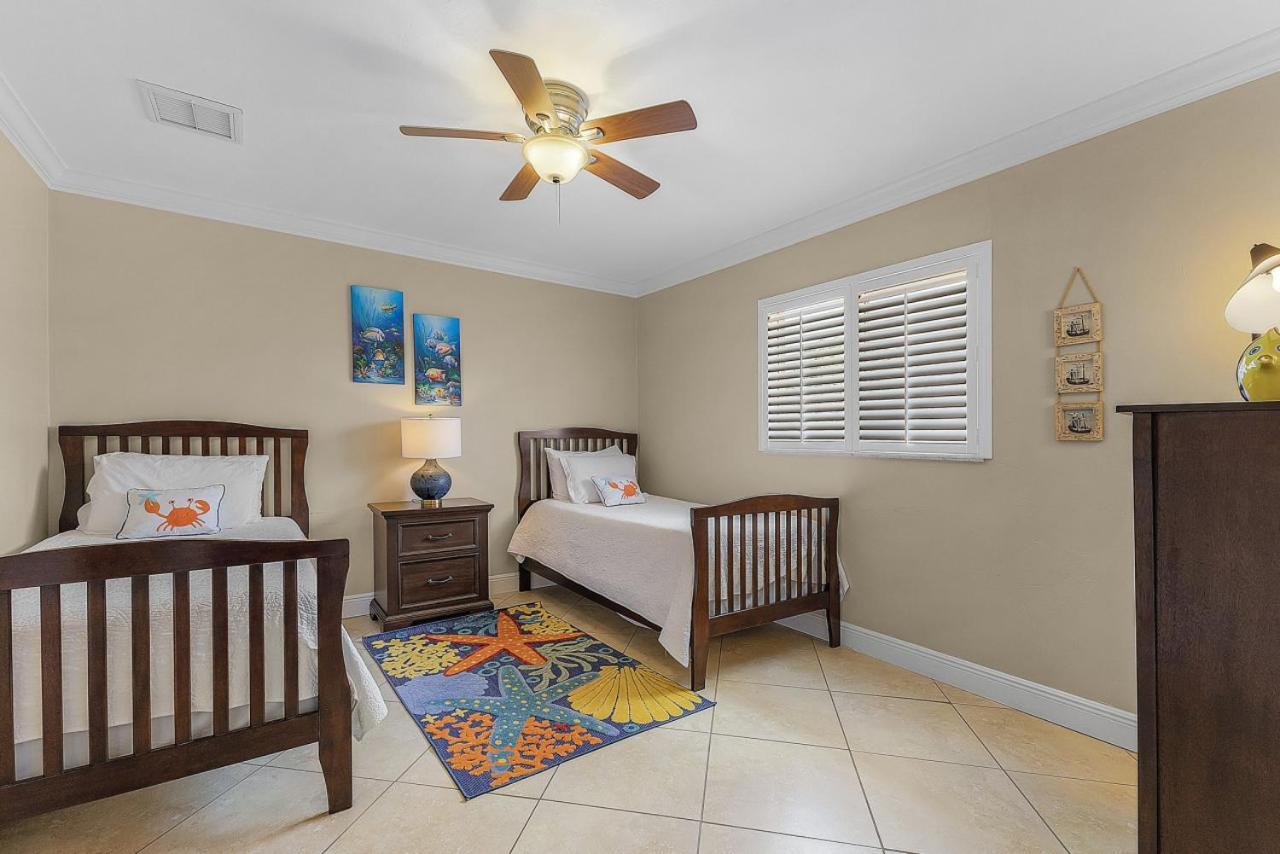 Holiday home Relax And Unwind Spacious Pool Close To *