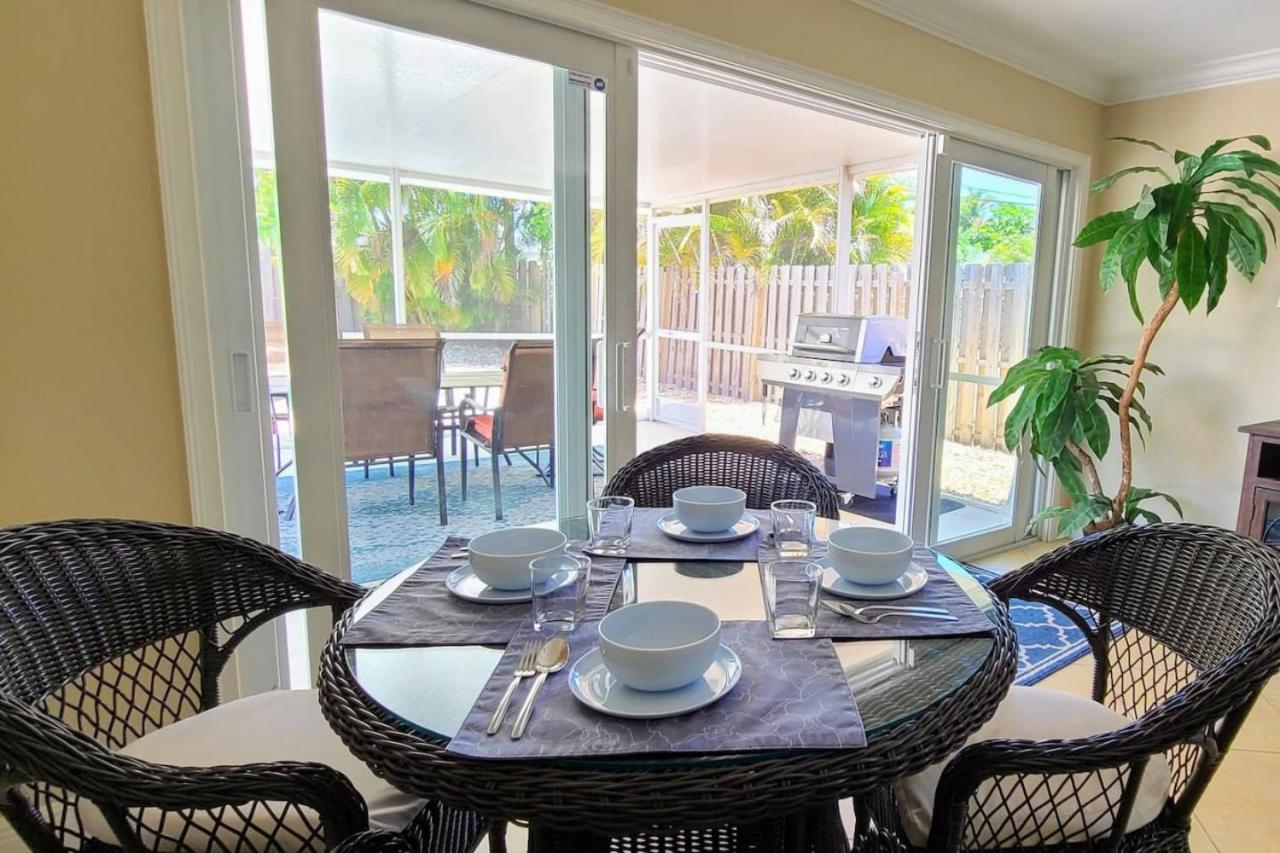 Relax And Unwind Spacious Pool Close To Holiday home