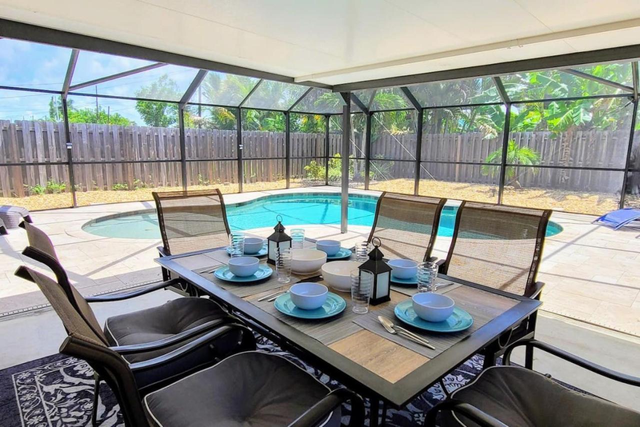 Relax And Unwind Spacious Pool Close To Holiday home Naples