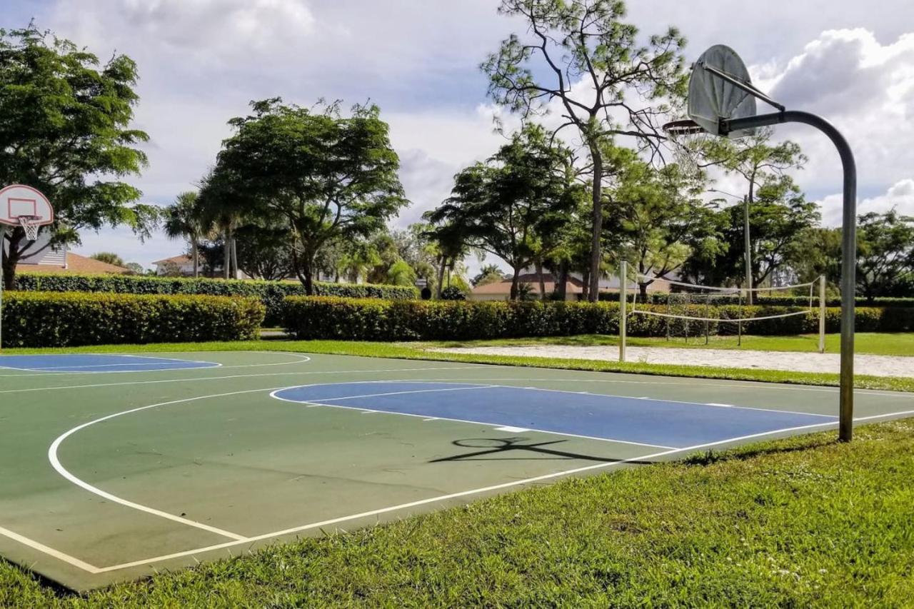 Tropicana Luxury Pool Home. Gated Community Holiday home Naples