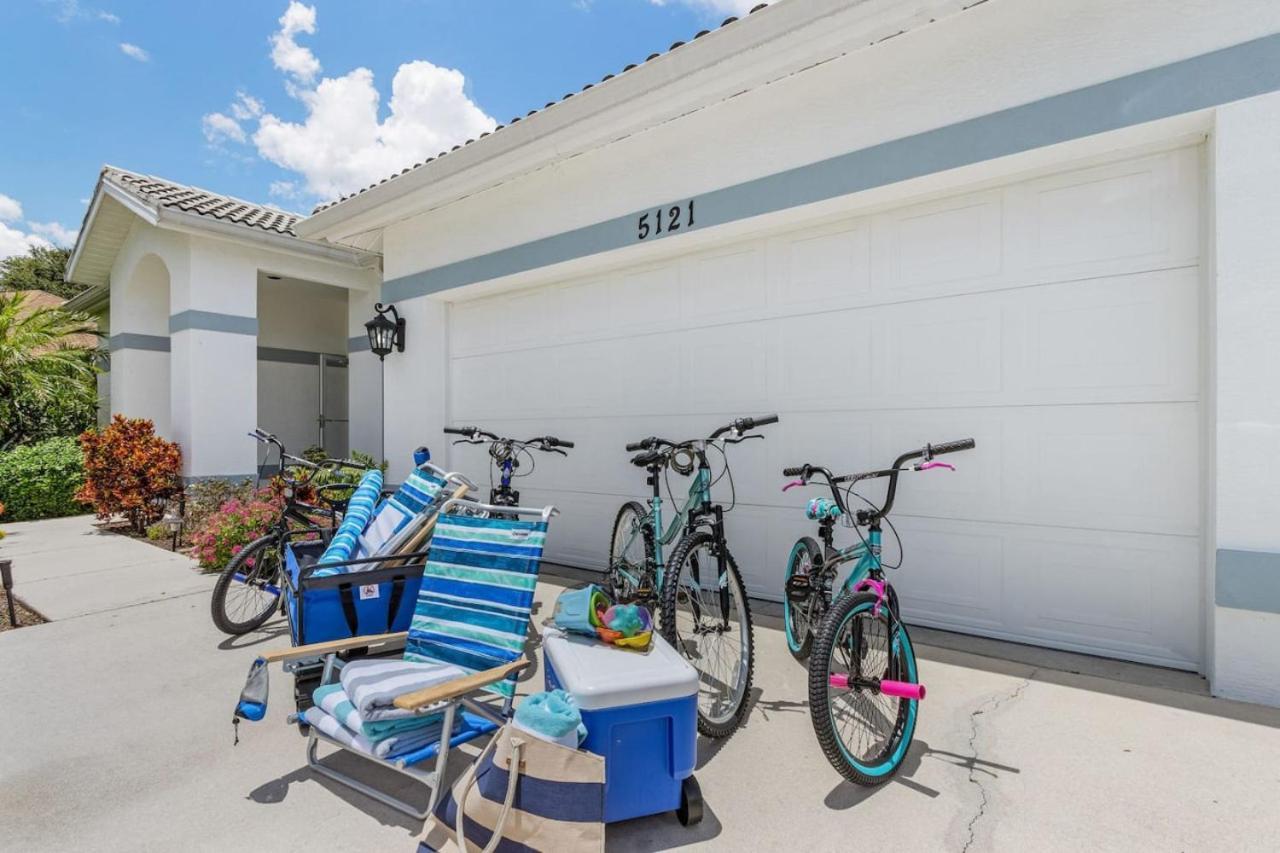 Tropicana Luxury Pool Home. Gated Community Naples