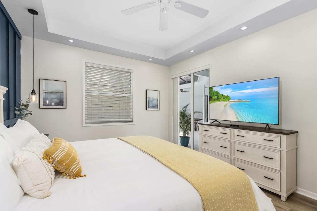Holiday home Tropicana Luxury Pool Home. Gated Community Naples