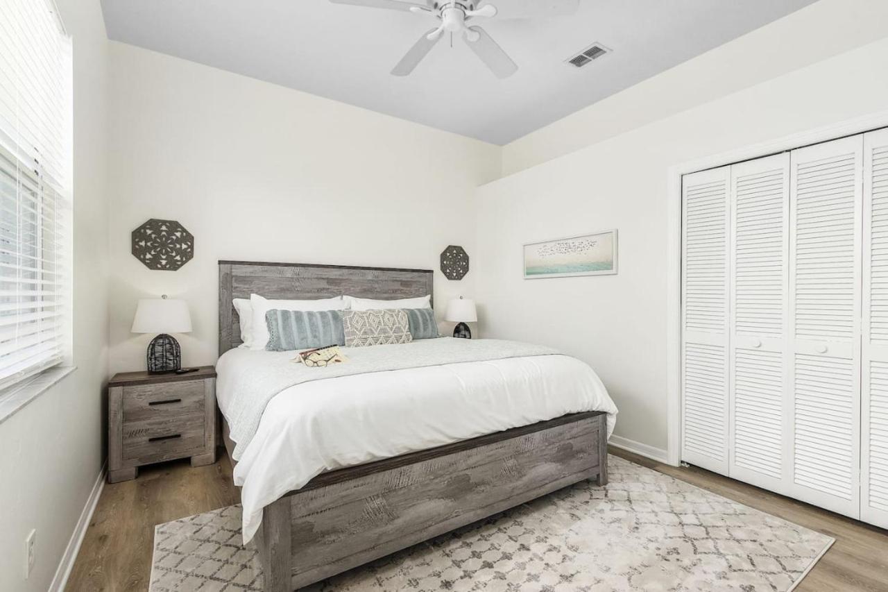 Tropicana Luxury Pool Home. Gated Community * Naples