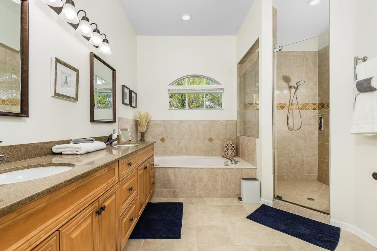 Holiday home Tropicana Luxury Pool Home. Gated Community