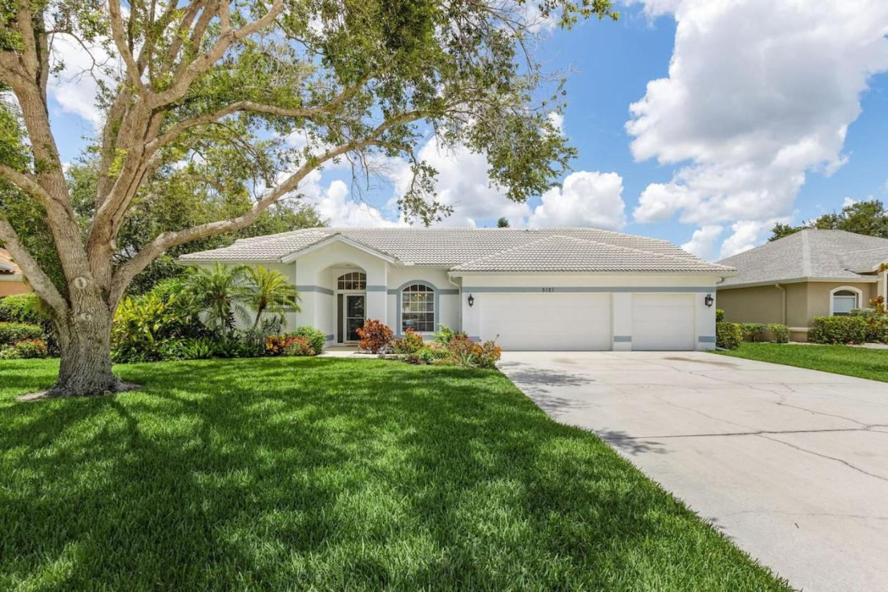 Tropicana Luxury Pool Home. Gated Community *