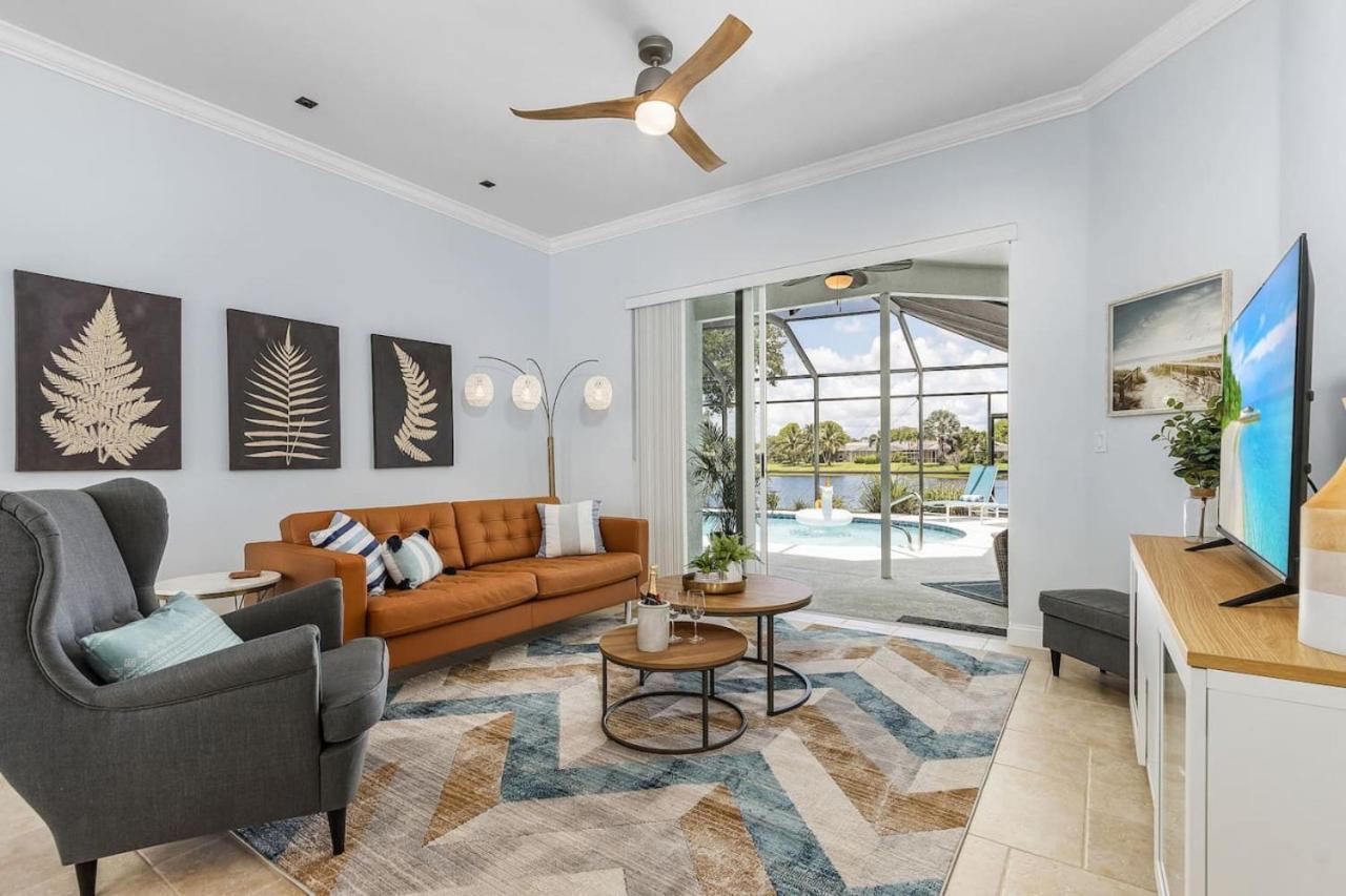 Holiday home Tropicana Luxury Pool Home. Gated Community Naples