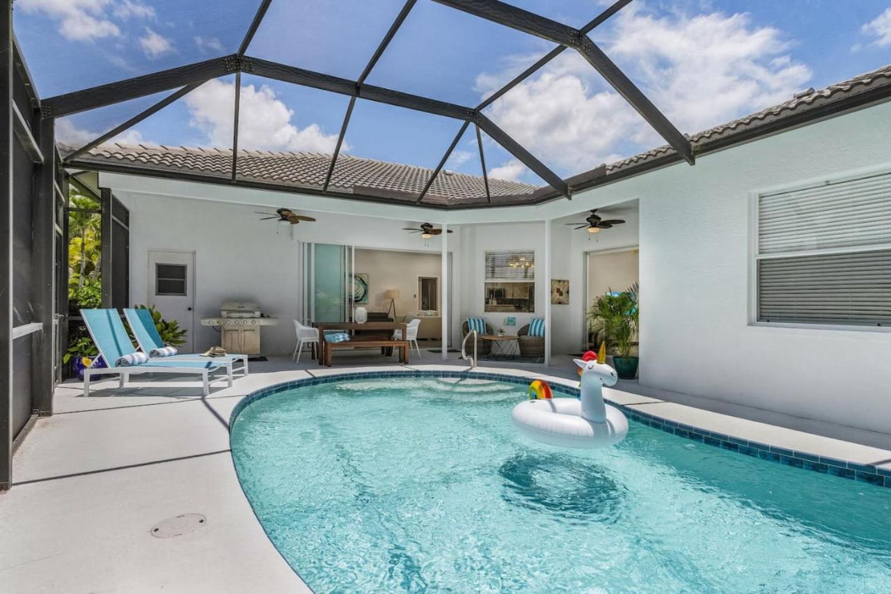 Holiday home Tropicana Luxury Pool Home. Gated Community Naples