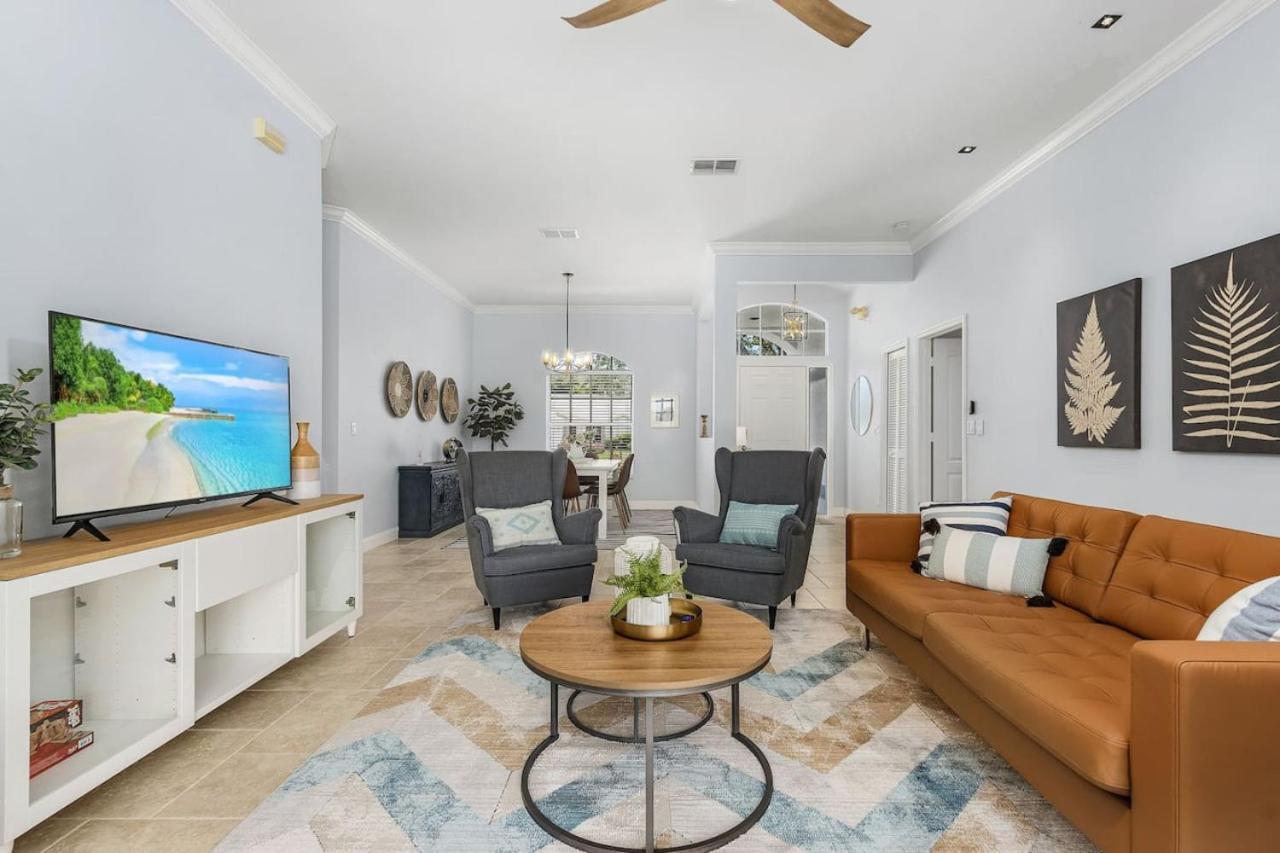 Tropicana Luxury Pool Home. Gated Community Naples