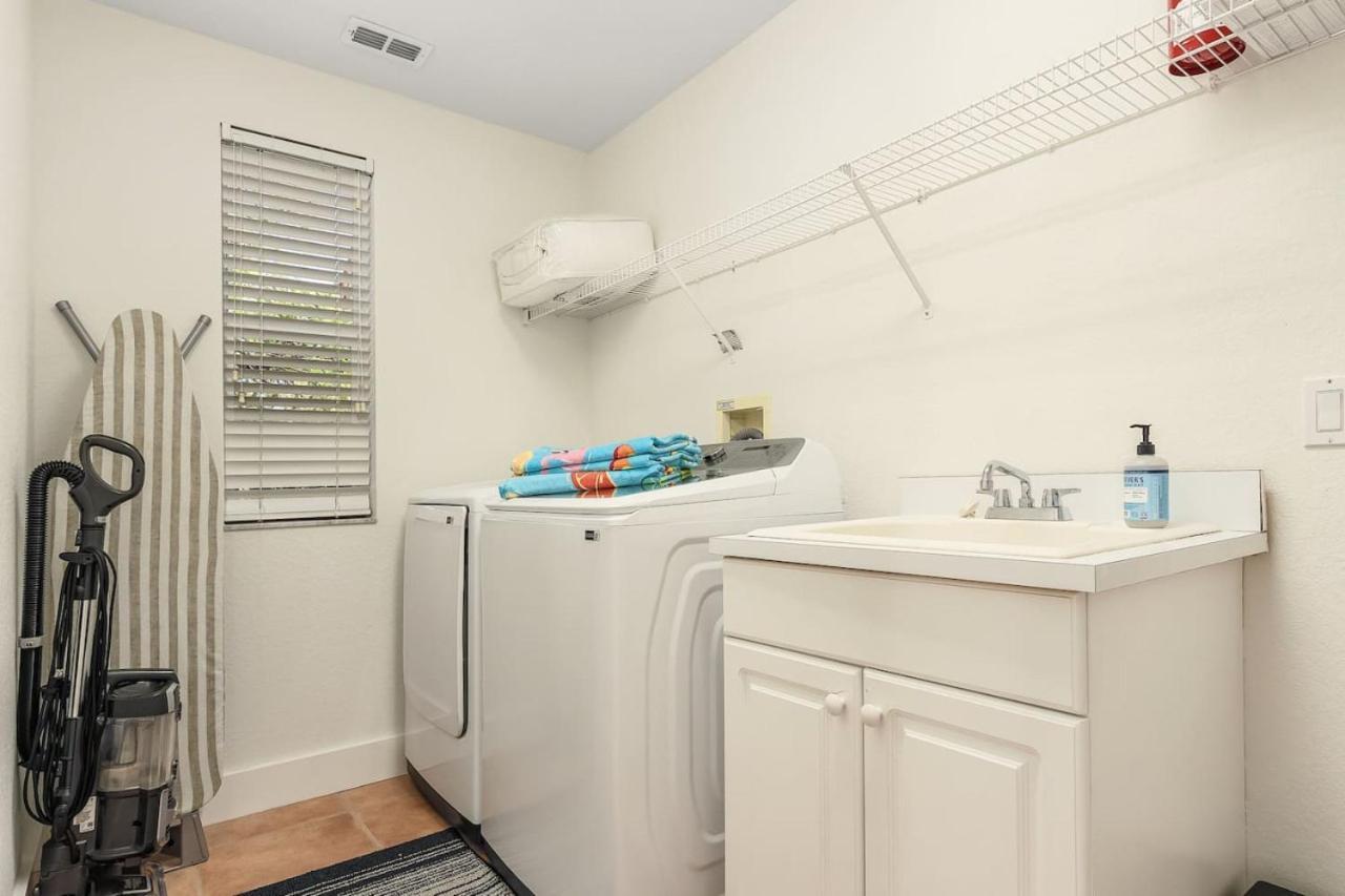 Lakeview Lovely Pool In Gated Community *