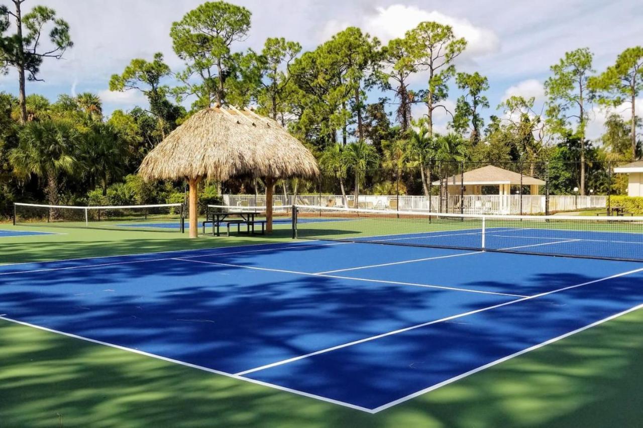 Lakeview Lovely Pool In Gated Community Naples