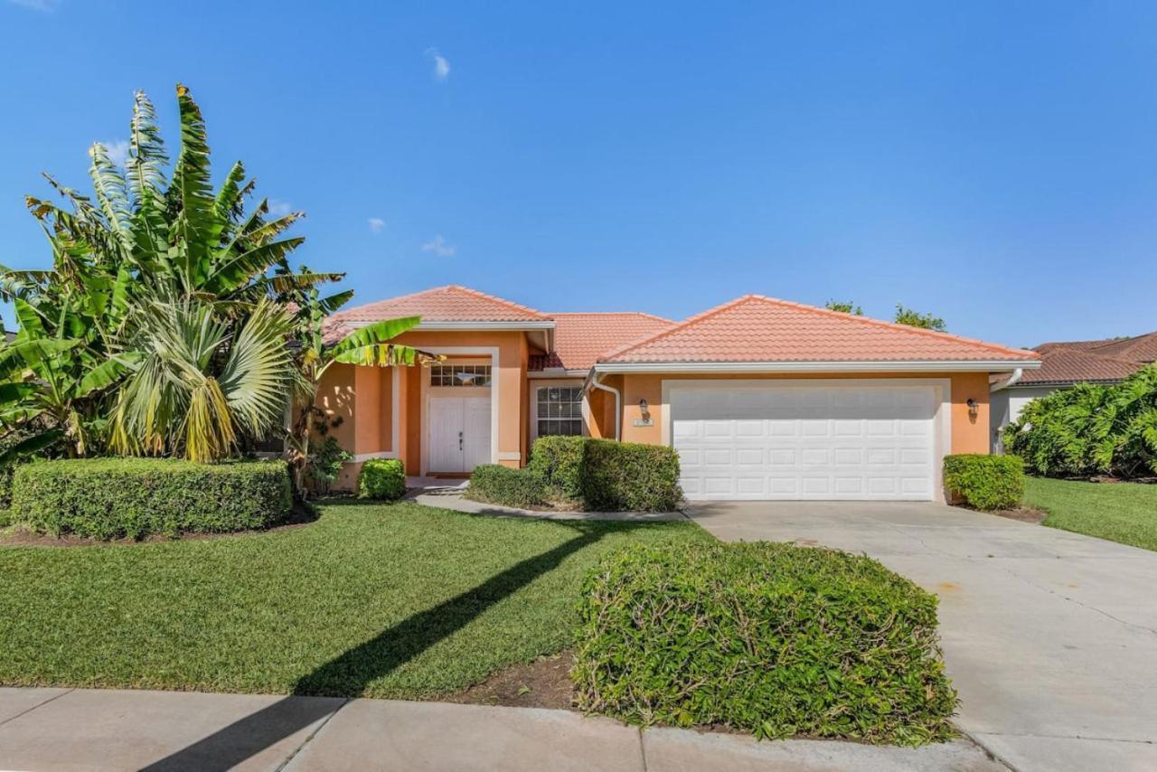 Lakeview Lovely Pool In Gated Community Naples