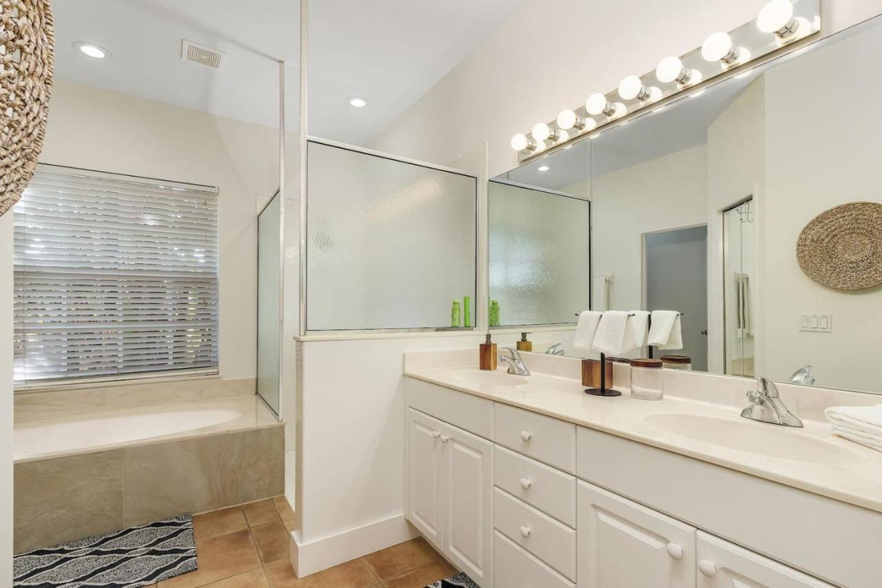 Holiday home Lakeview Lovely Pool In Gated Community *
