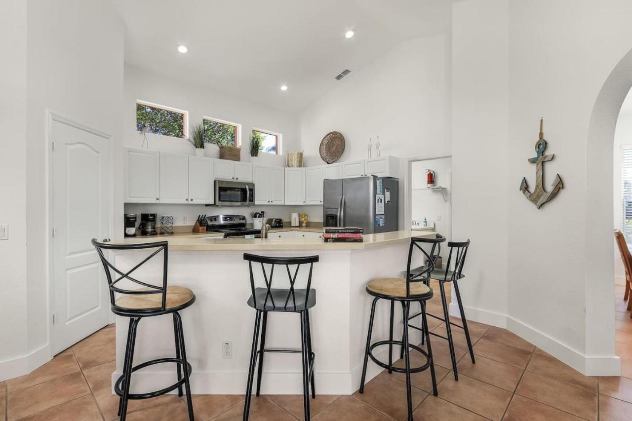 Holiday home Lakeview Lovely Pool In Gated Community Naples