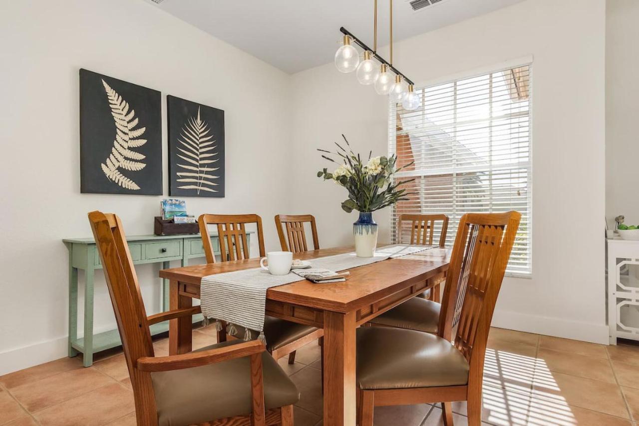 Lakeview Lovely Pool In Gated Community Naples
