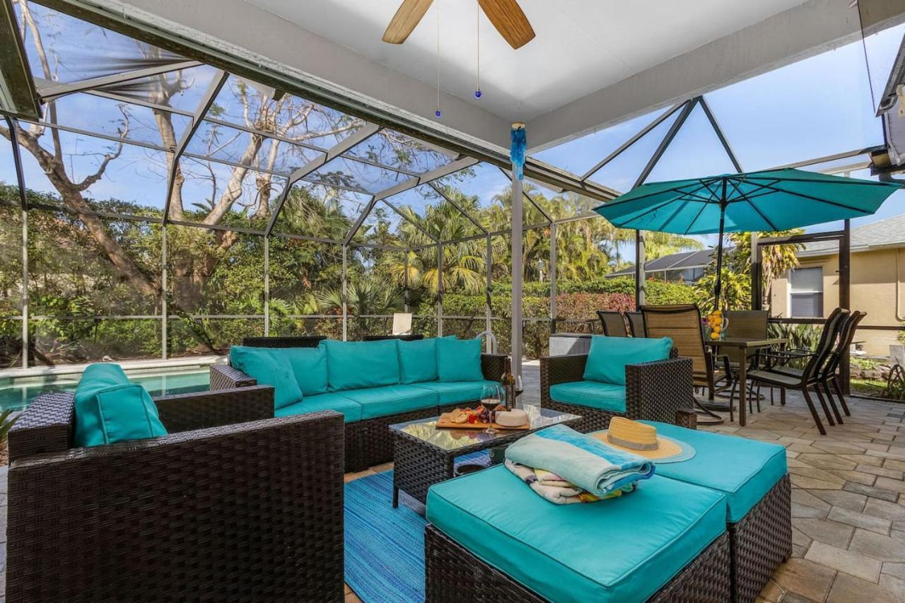 5 Star Florida Living. Stylish And Tranquil Pool Holiday home