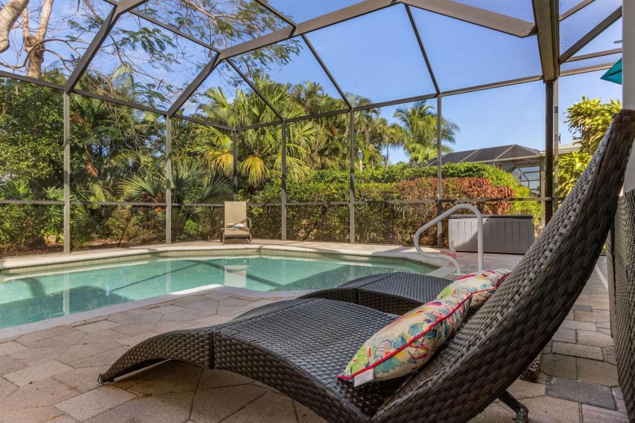 5 Star Florida Living. Stylish And Tranquil Pool Holiday home Naples