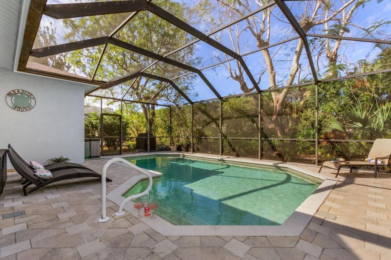 5 Star Florida Living. Stylish And Tranquil Pool