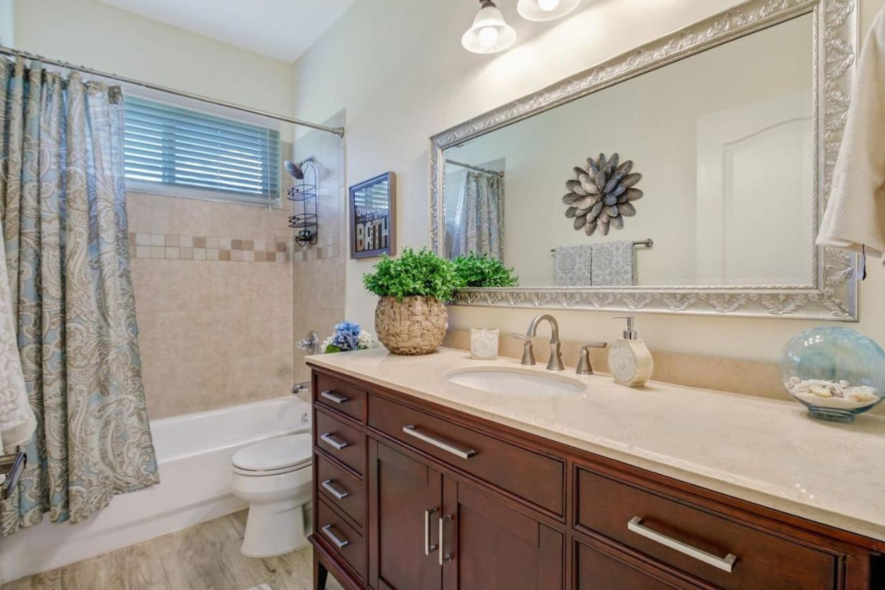 Holiday home 5 Star Florida Living. Stylish And Tranquil Pool *
