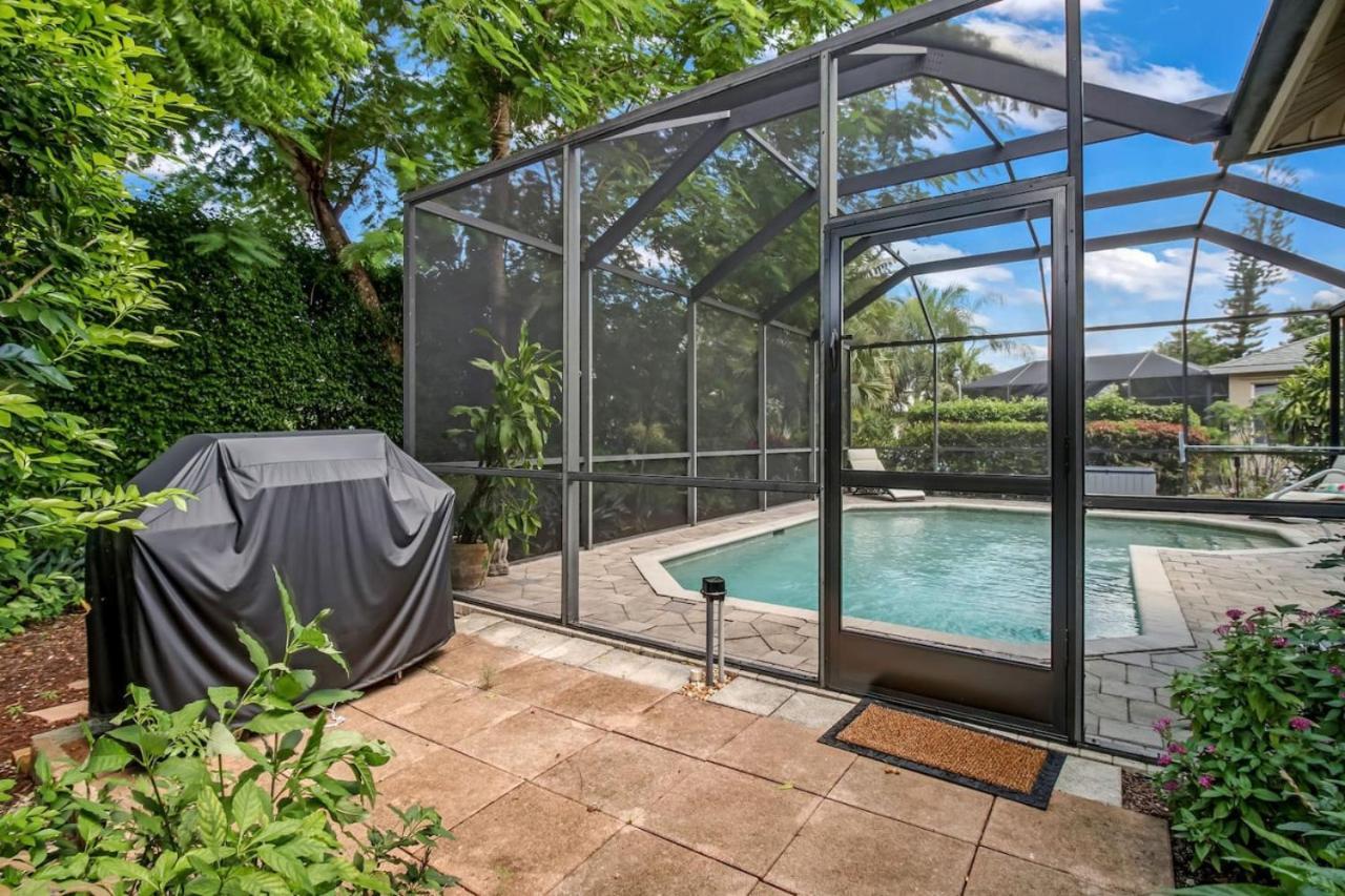 5 Star Florida Living. Stylish And Tranquil Pool Holiday home Naples