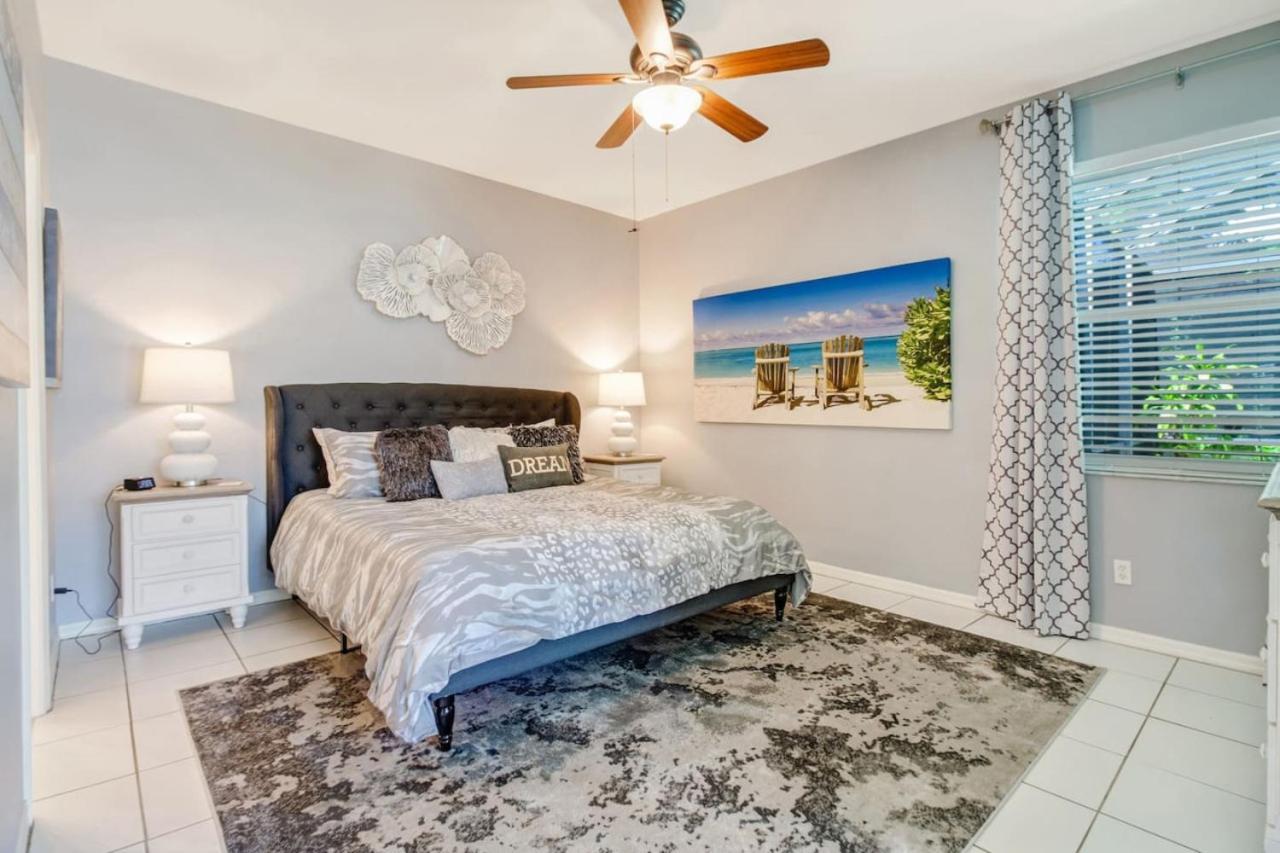 Holiday home 5 Star Florida Living. Stylish And Tranquil Pool