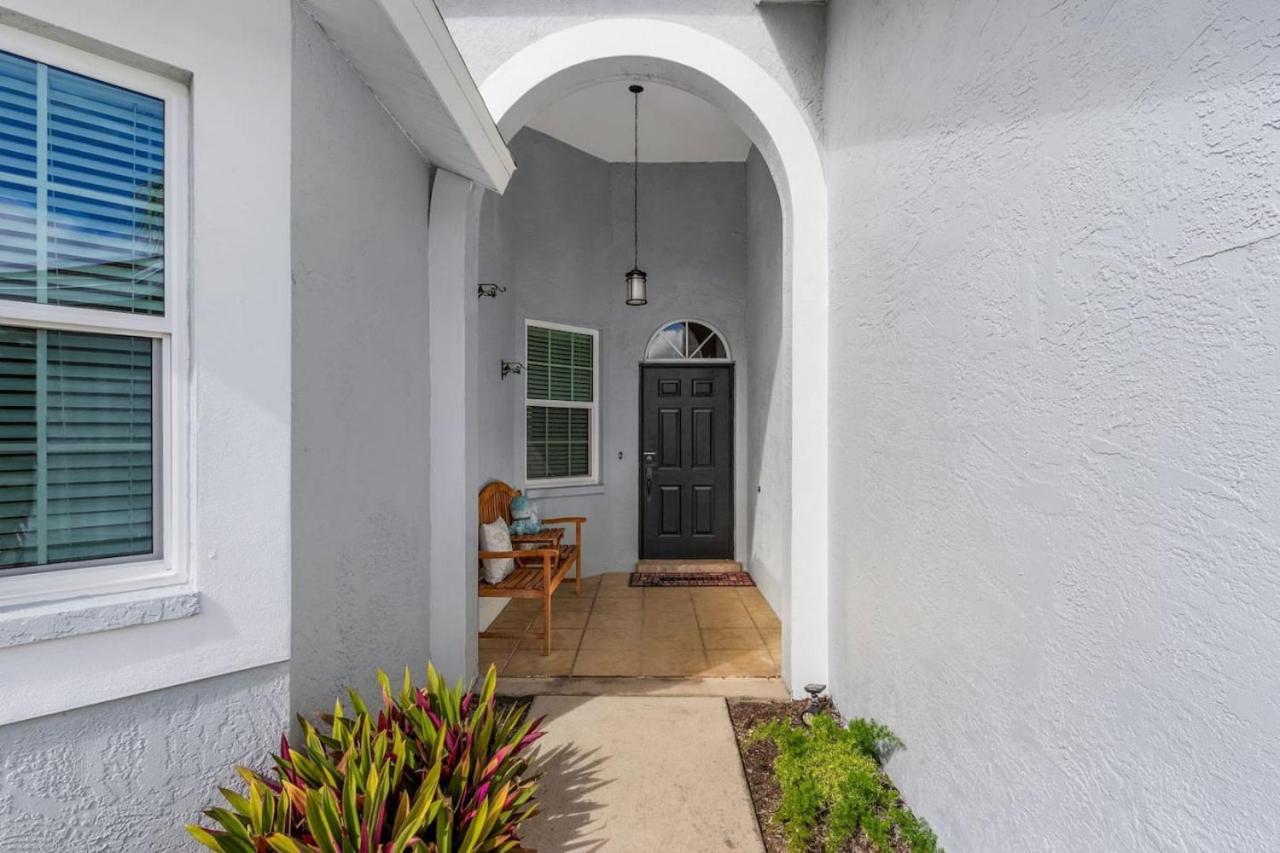 Holiday home 5 Star Florida Living. Stylish And Tranquil Pool