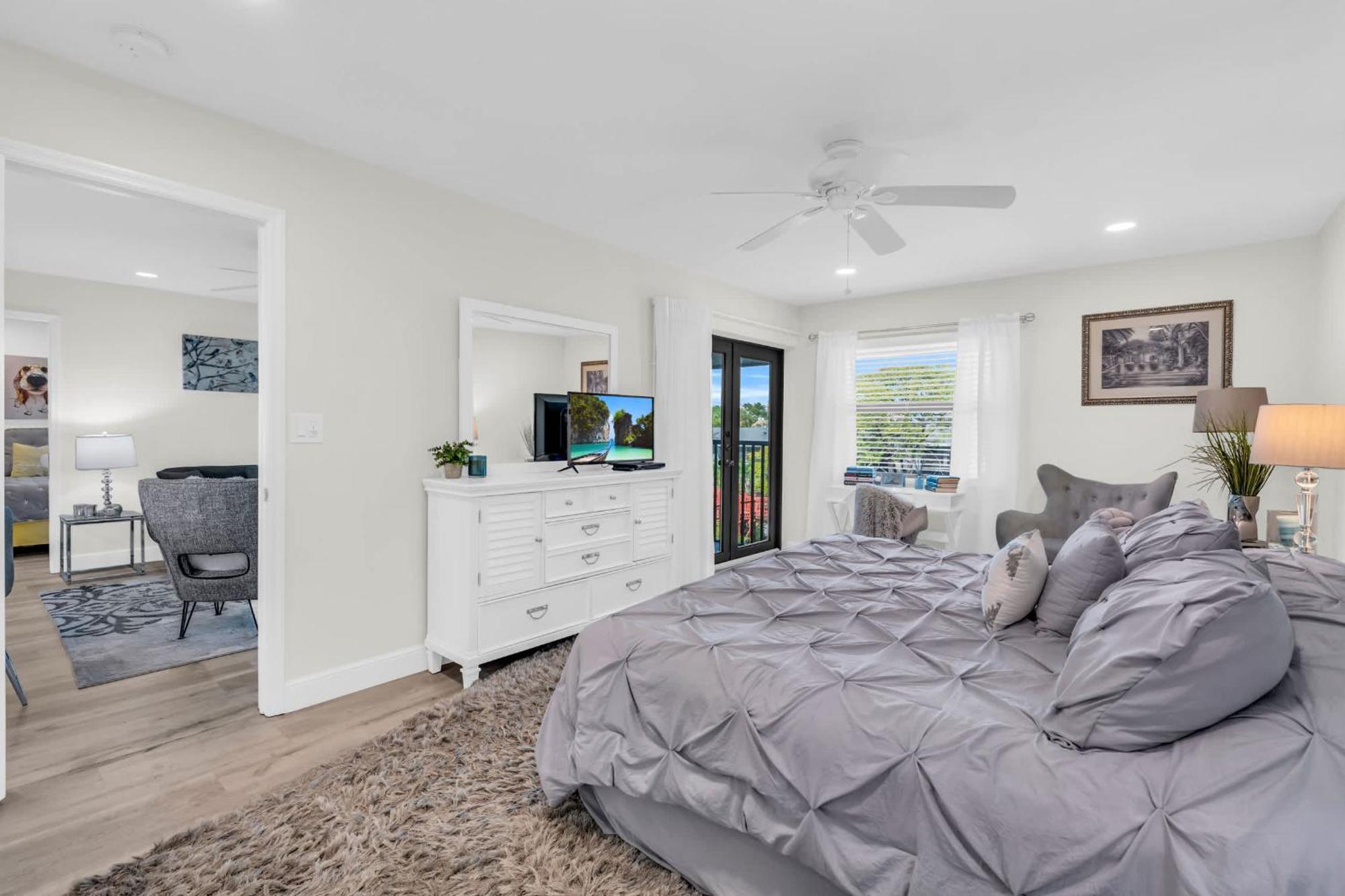 Gorgeous Inside - Stunning Views *