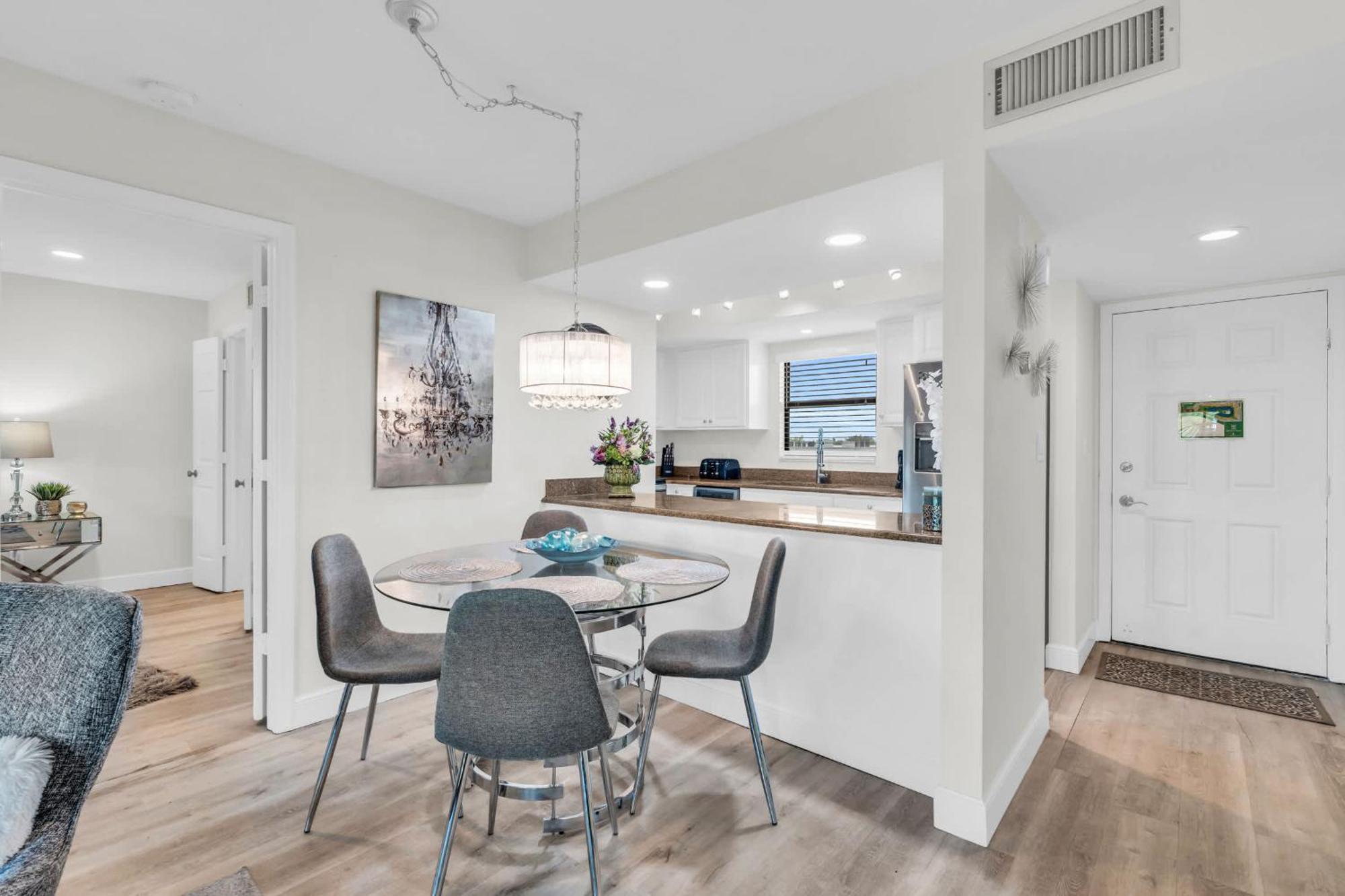 Gorgeous Inside - Stunning Views *