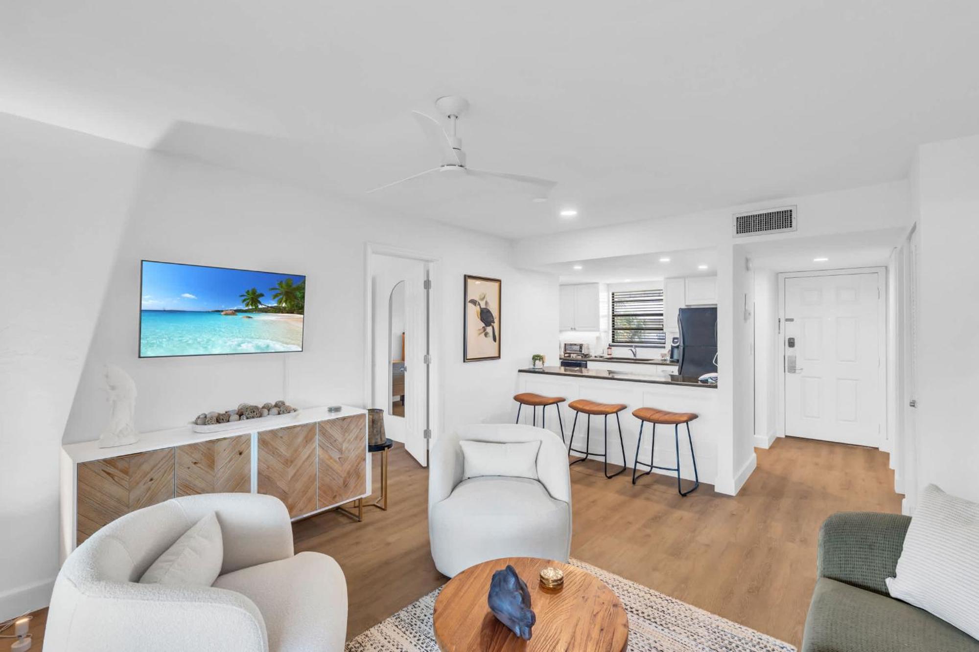 Deluxe - Modern Furnishings And Great View *