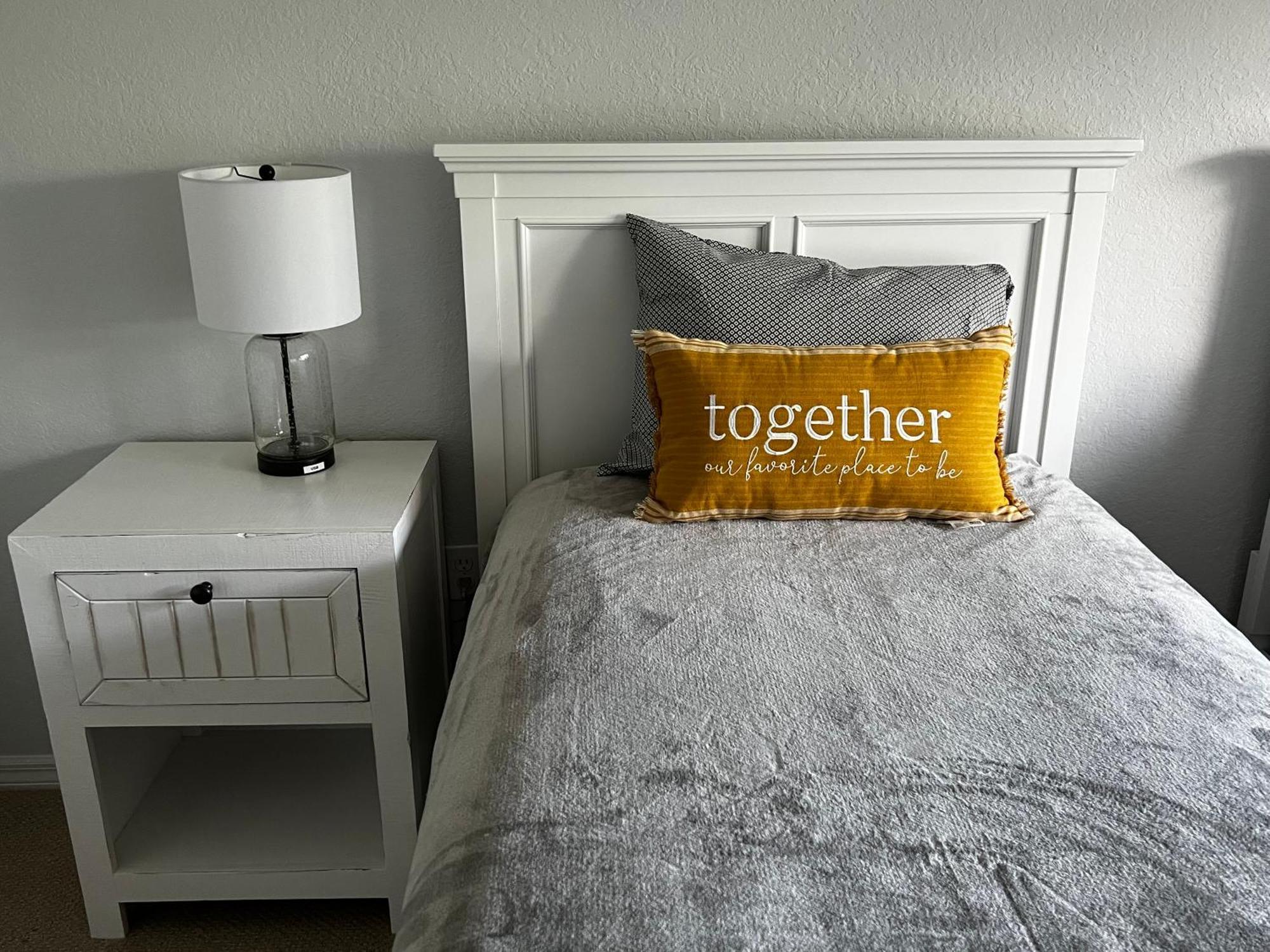 Spacious 2 Bedroom Lely Fl *
