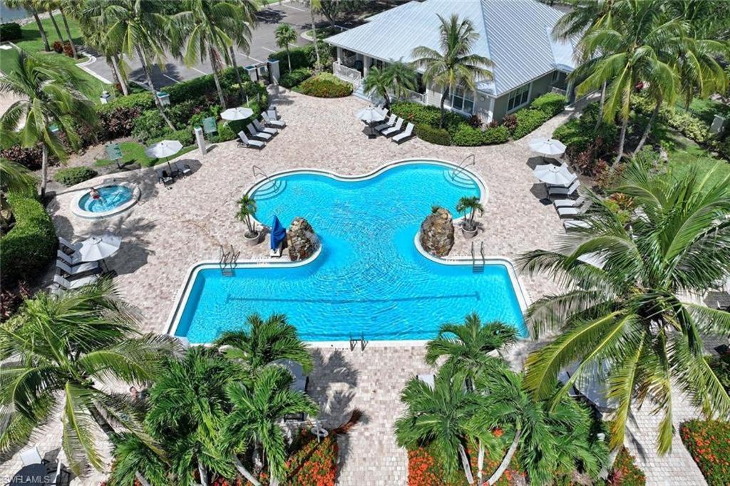 Spacious 2 Bedroom Lely Fl Apartment