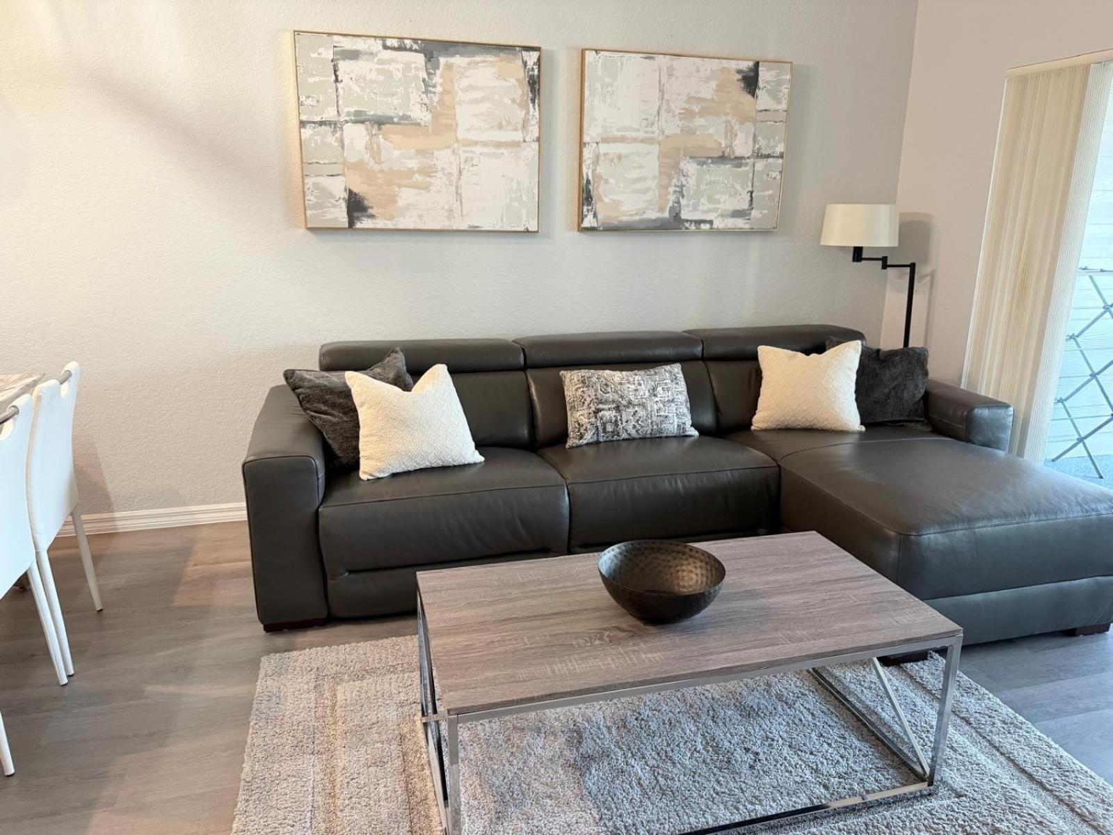Spacious 2 Bedroom Lely Fl *