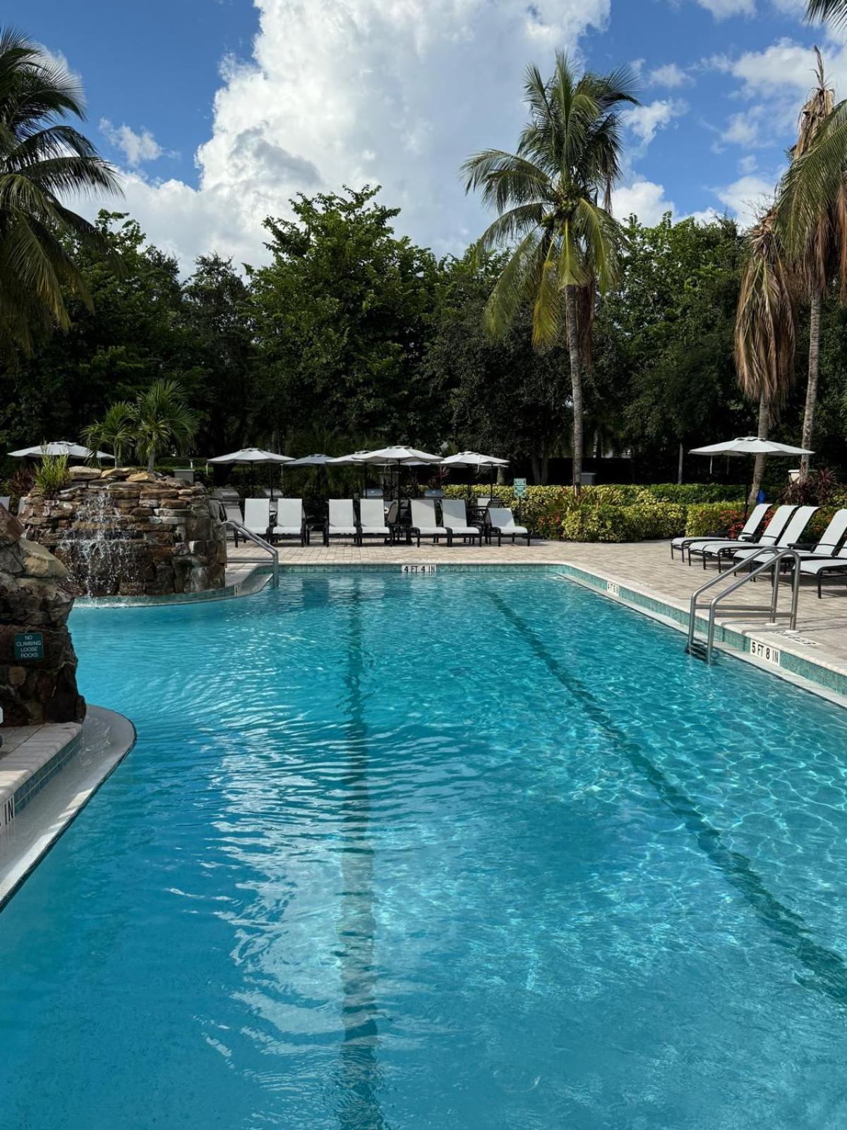 Spacious 2 Bedroom Lely Fl * Naples