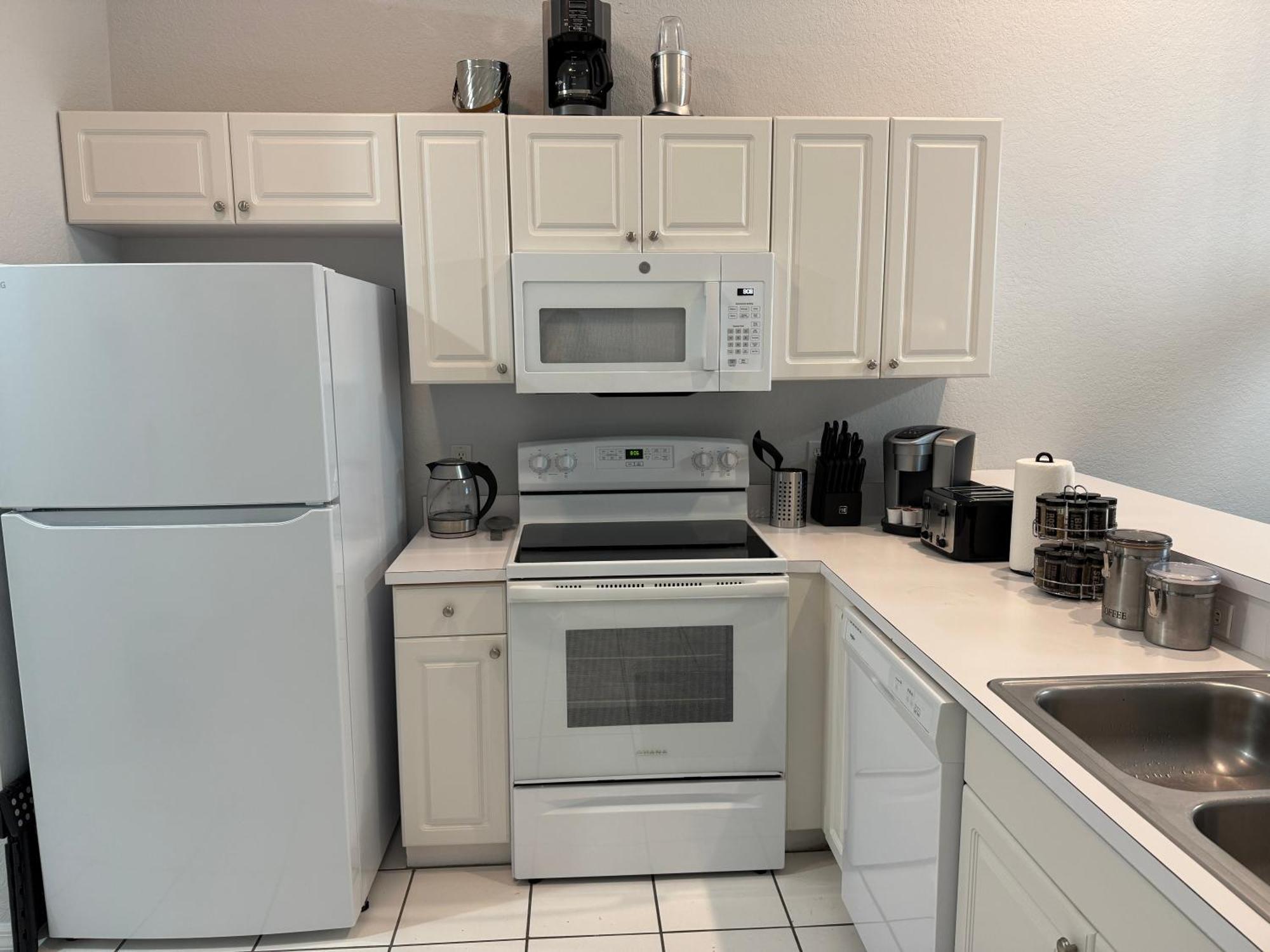 Spacious 2 Bedroom Lely Fl