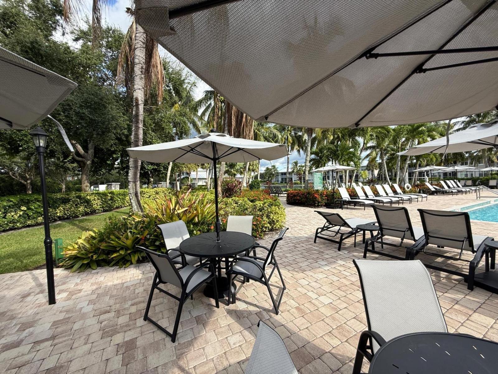 Spacious 2 Bedroom Lely Fl Apartment Naples