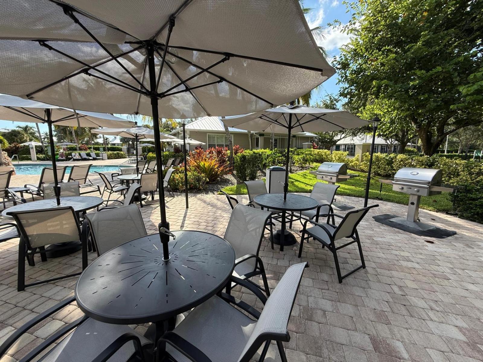 Spacious 2 Bedroom Lely Fl