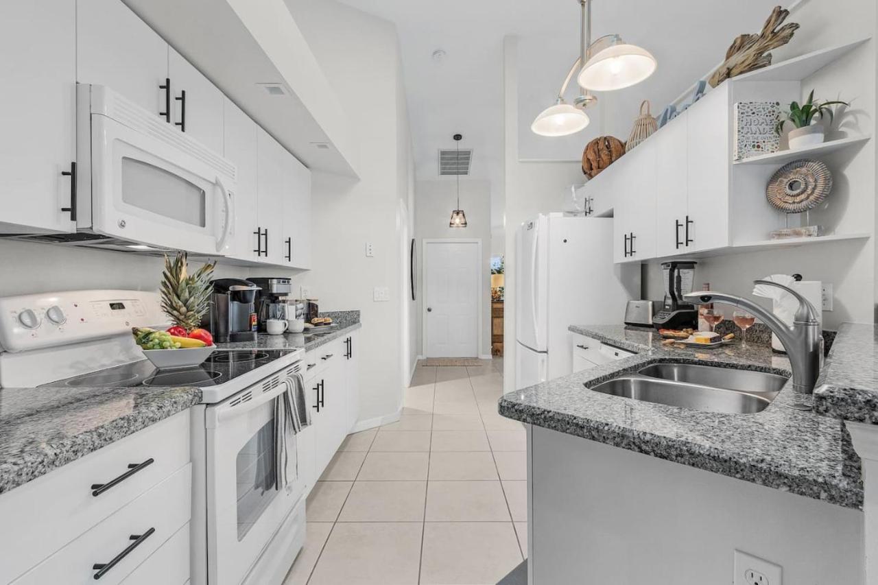 Holiday home Spacious 3 Bed 3 Bath Pool In *
