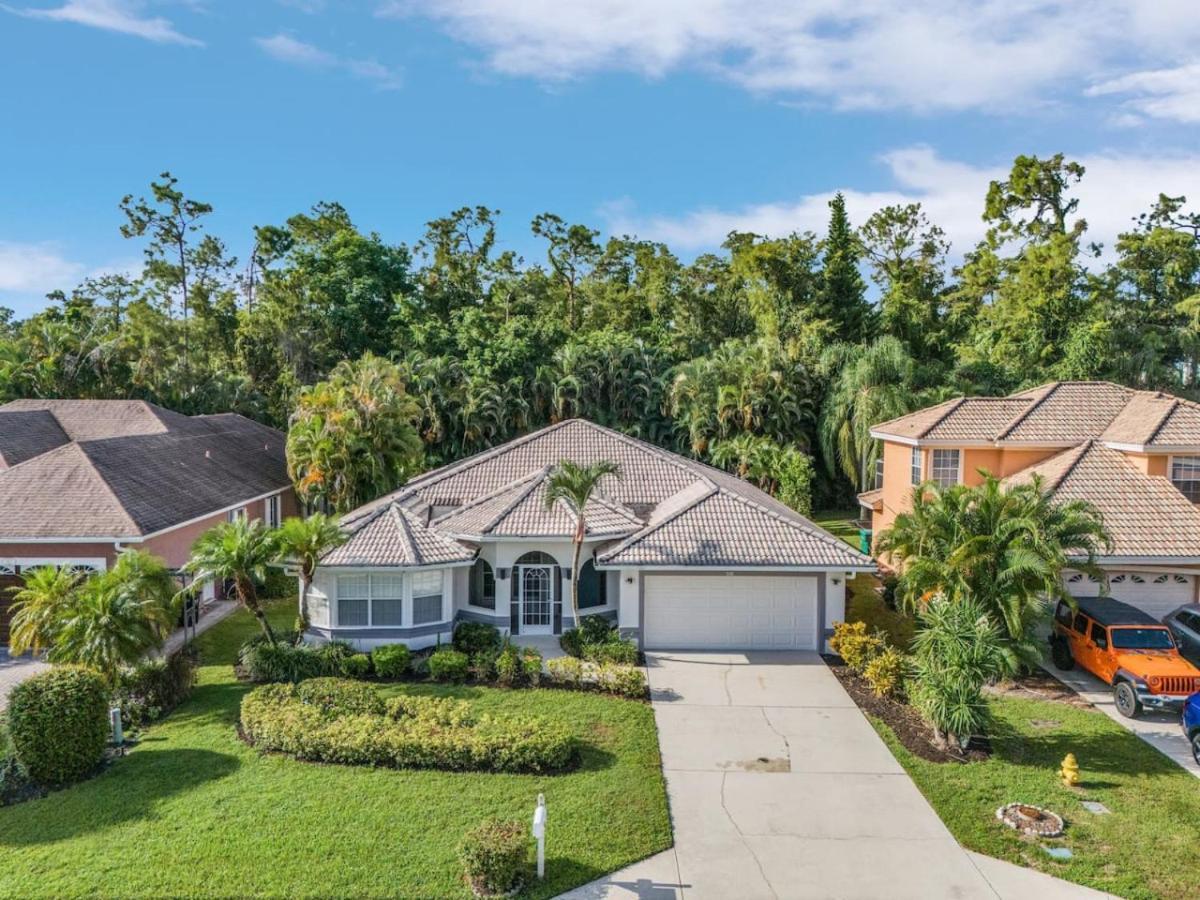 Spacious 3 Bed 3 Bath Pool In Holiday home Naples