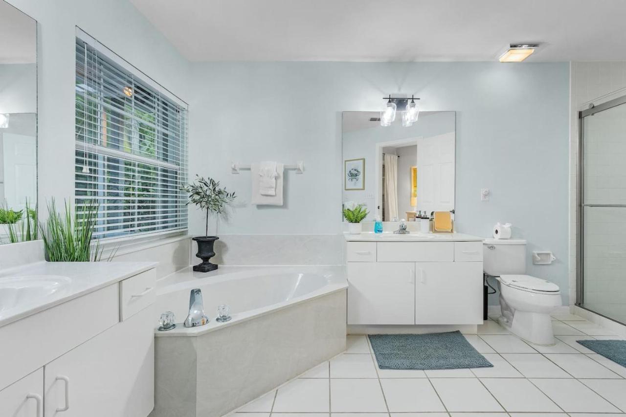 Spacious 3 Bed 3 Bath Pool In Naples