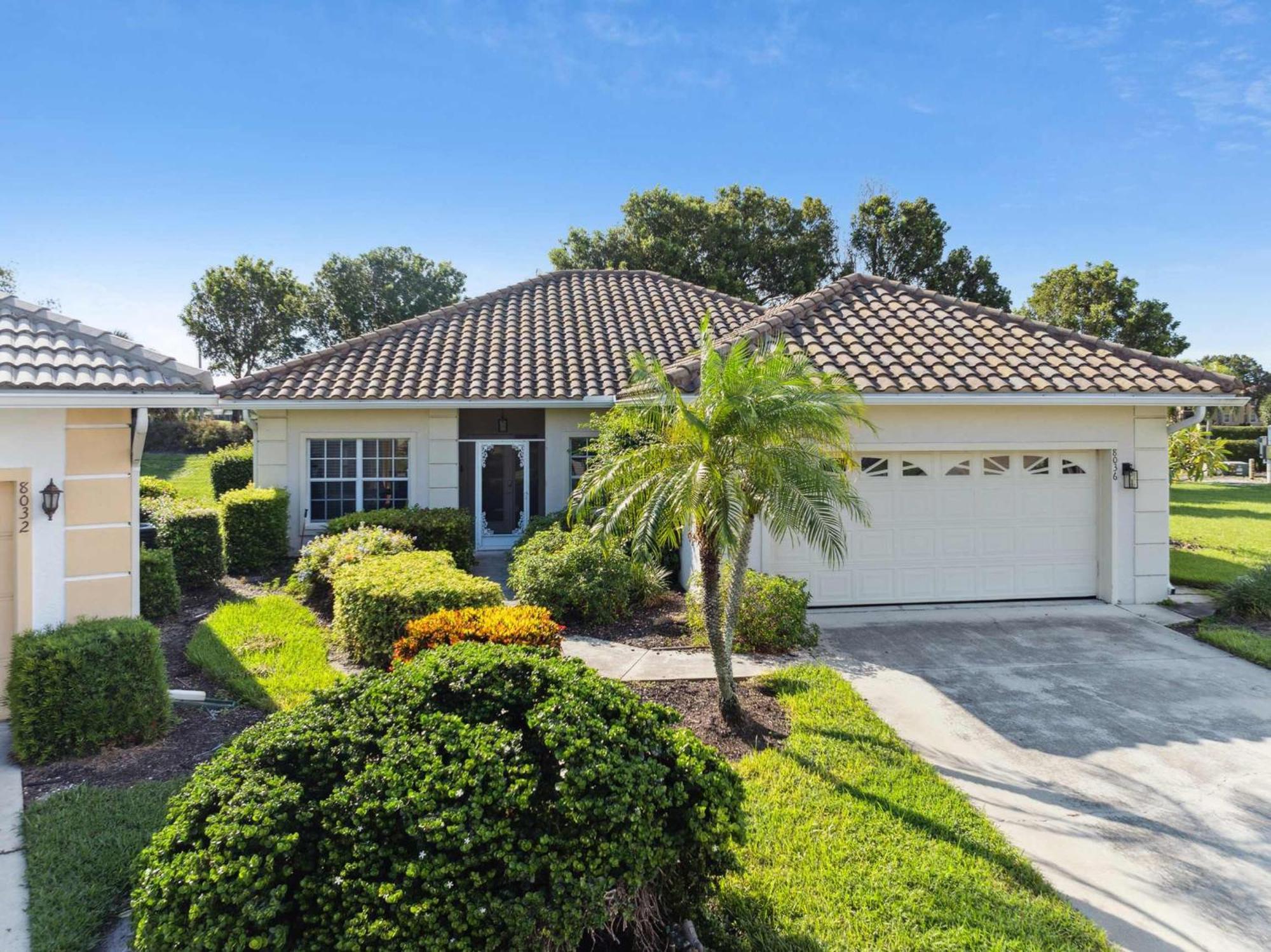 Fantastic Weekly Pool In Falcons Glen Of Lely - Naples, Florida!