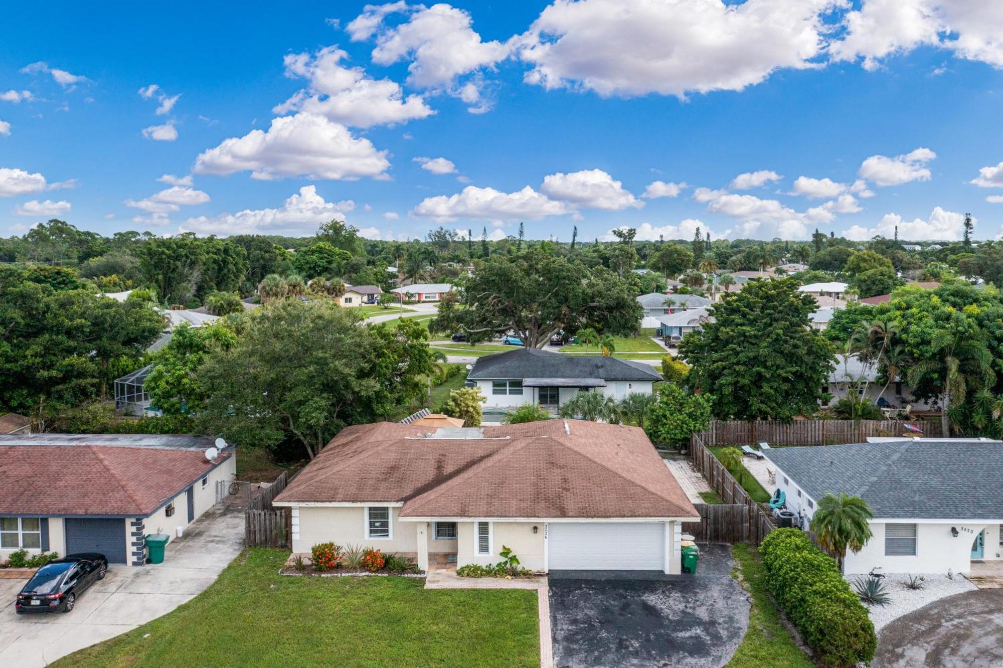 Getaway, Pool, Gazebo & Outdoor Grill Naples