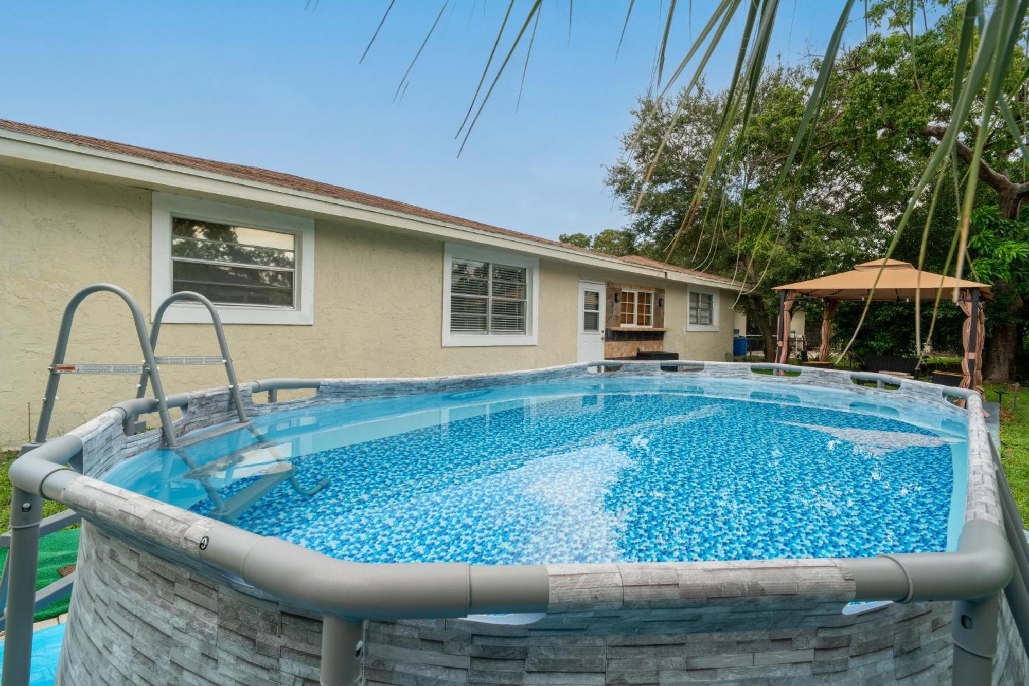 Getaway, Pool, Gazebo & Outdoor Grill Naples