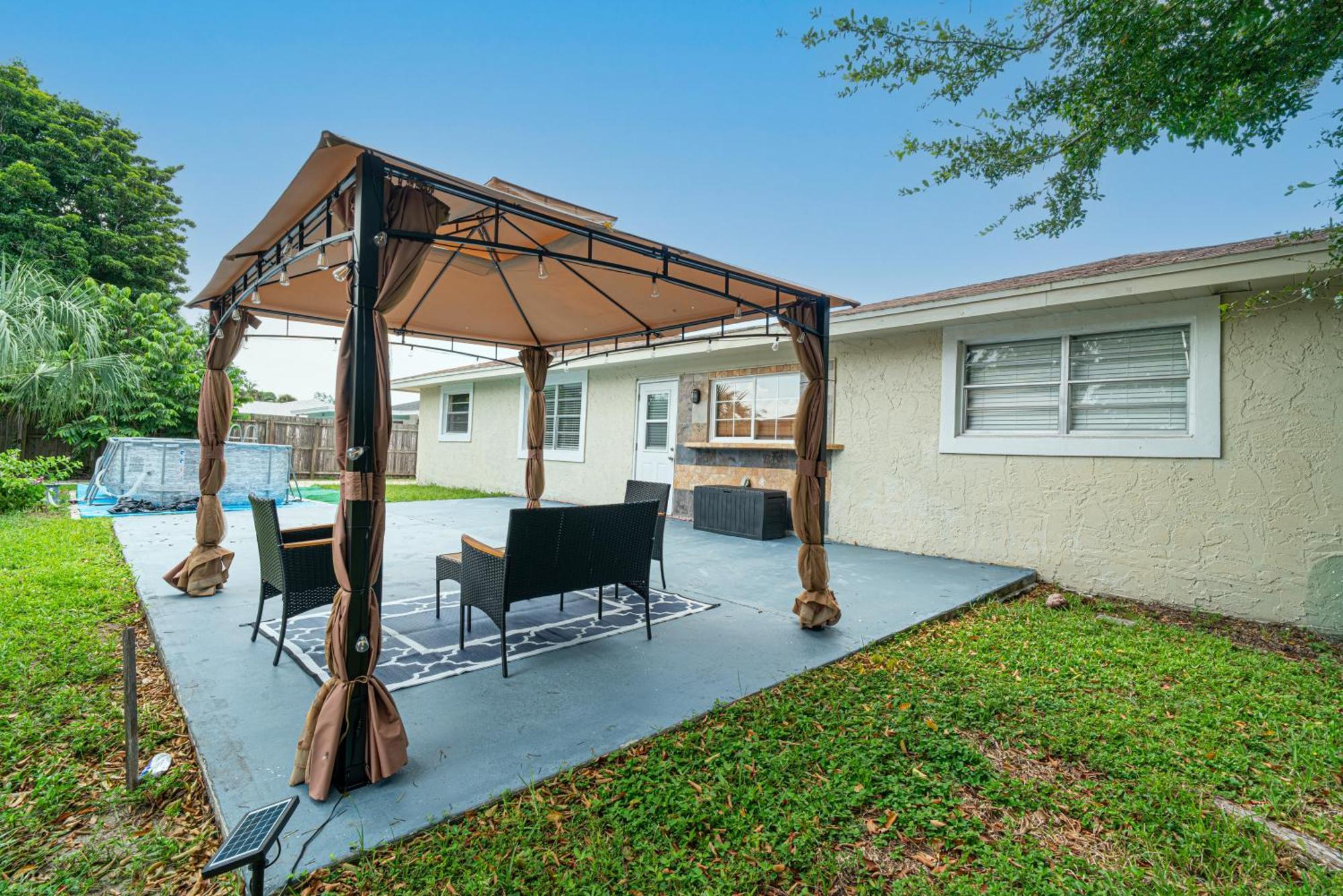 Getaway, Pool, Gazebo & Outdoor Grill * Naples