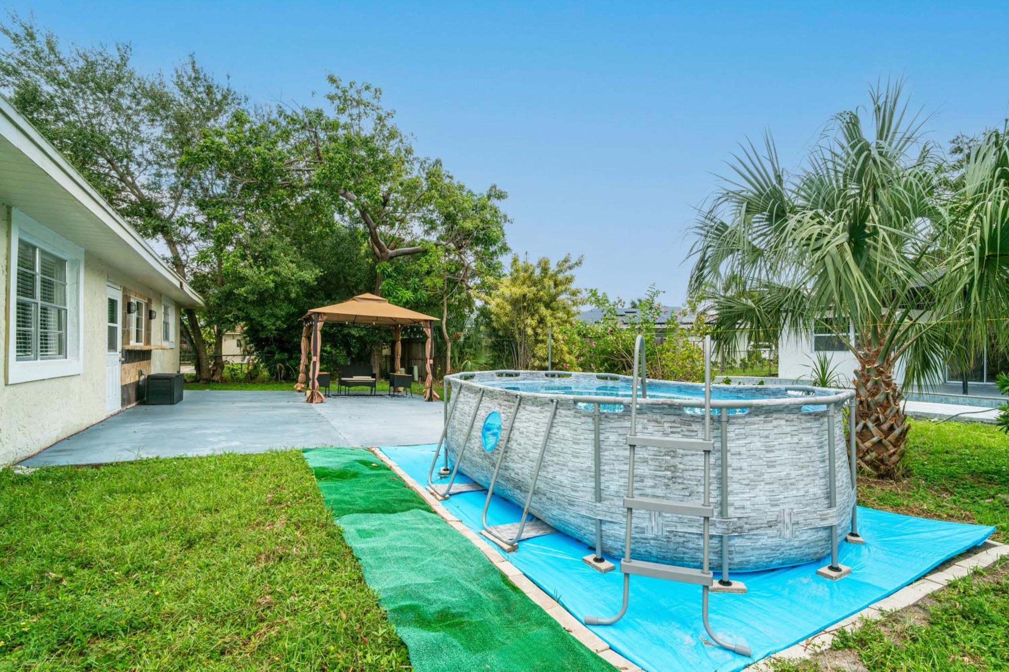 Getaway, Pool, Gazebo & Outdoor Grill Holiday home *